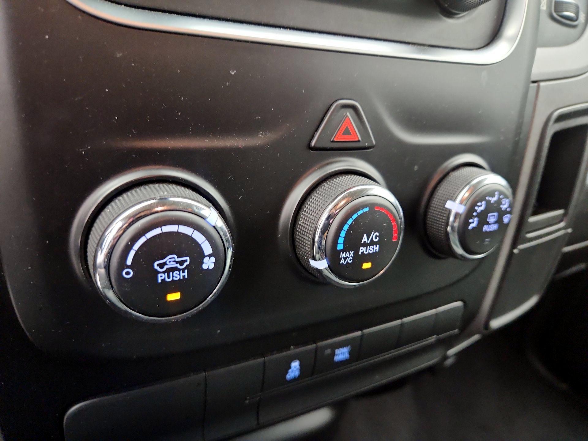 Thumbnail: 2020 RAM 1500 Classic - 16