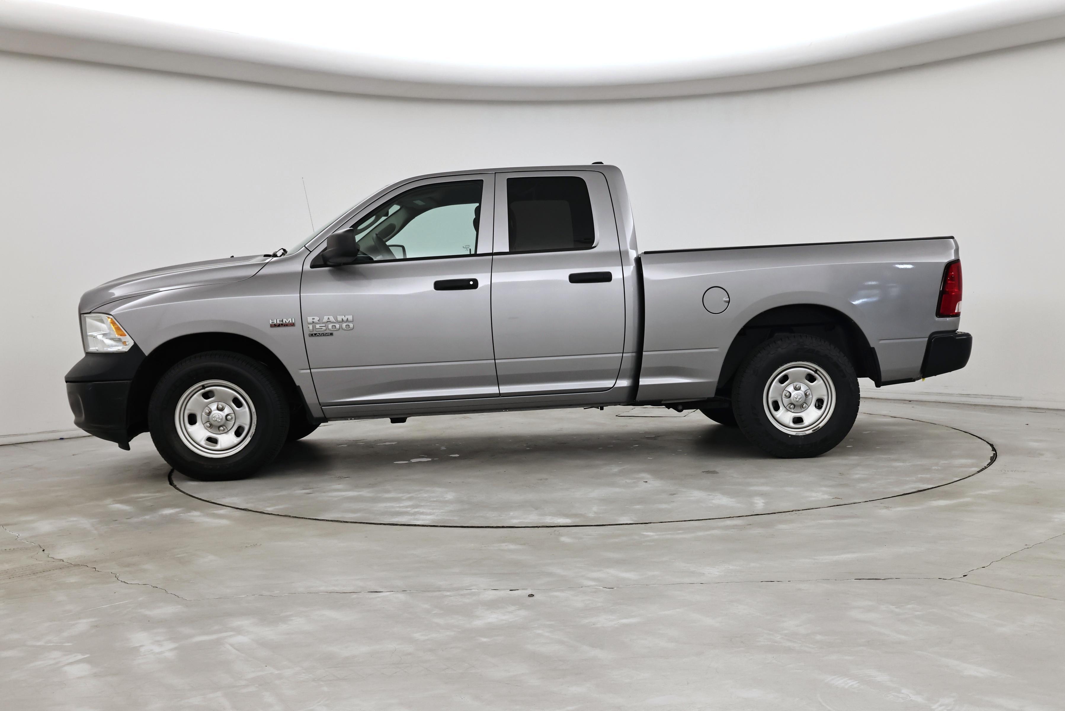 Thumbnail: 2020 RAM 1500 Classic - 3