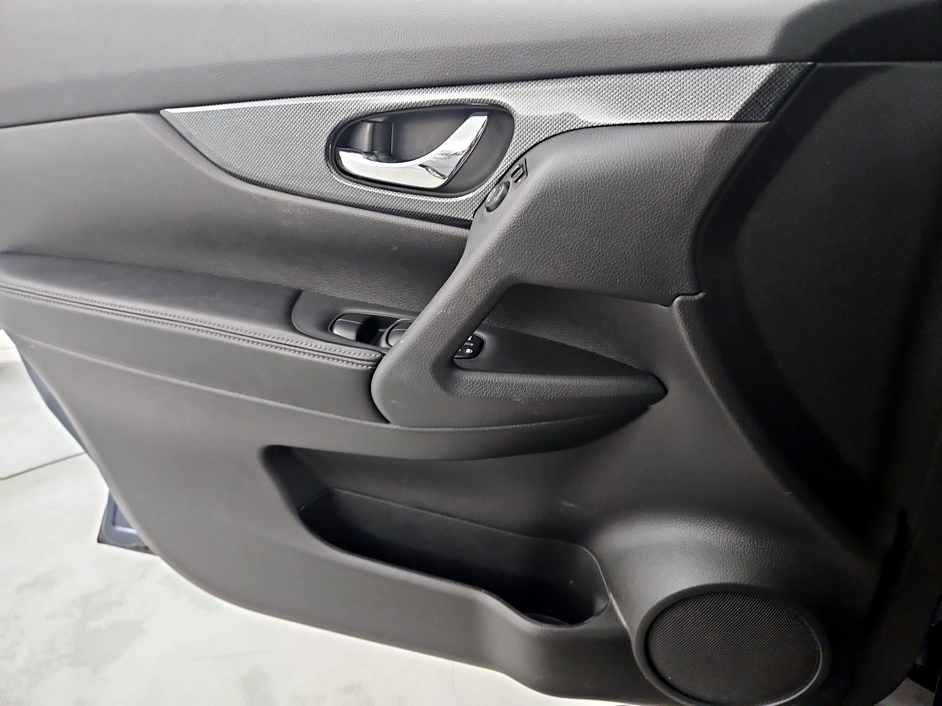 Thumbnail: 2014 Nissan Rogue - 12