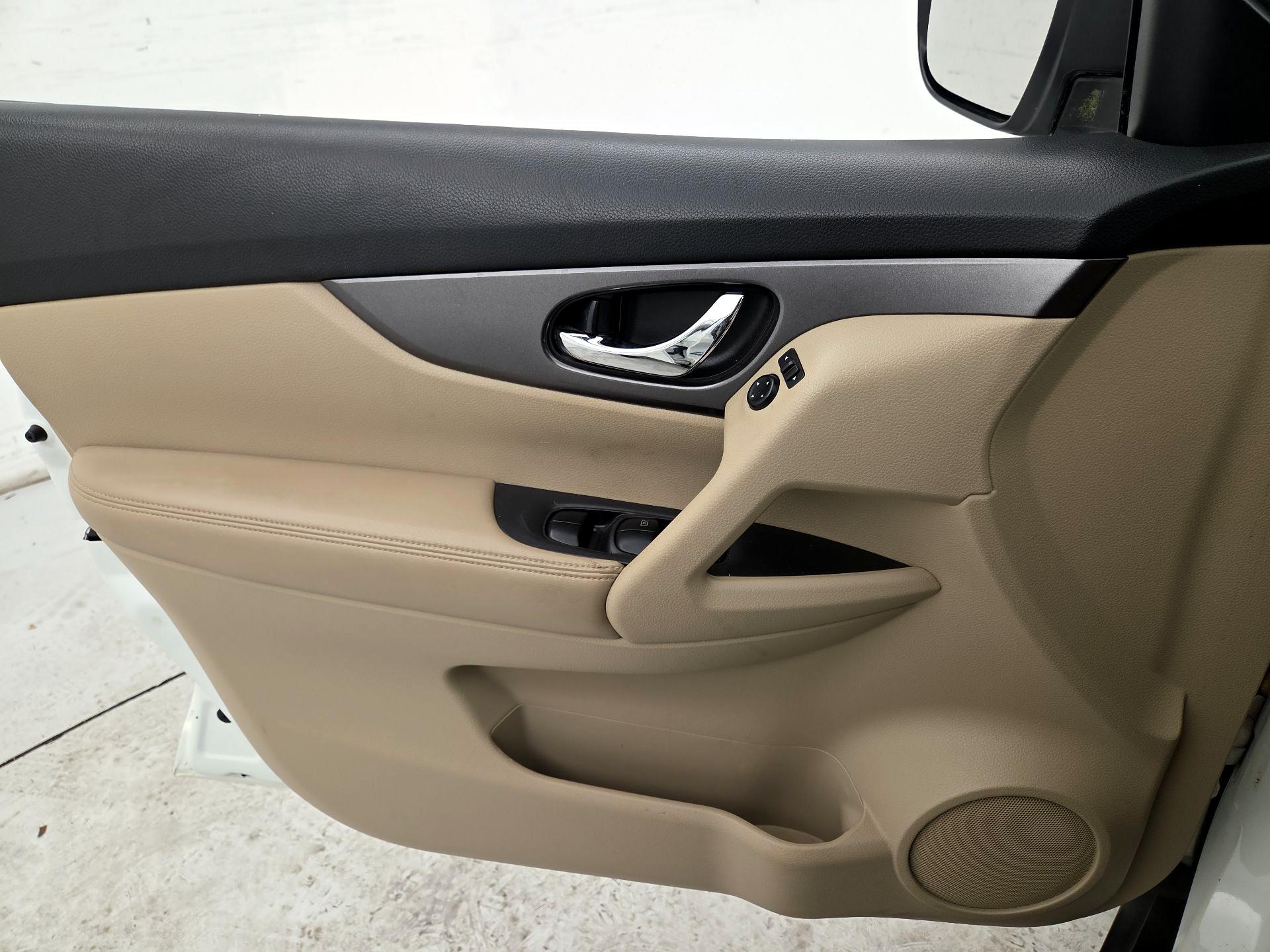 Thumbnail: 2015 Nissan Rogue - 12