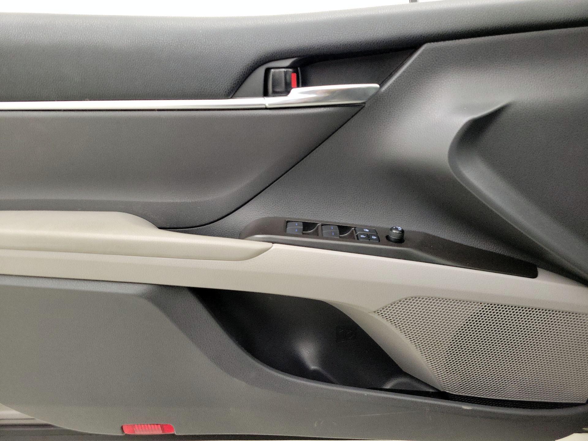 Thumbnail: 2021 Toyota Camry - 12