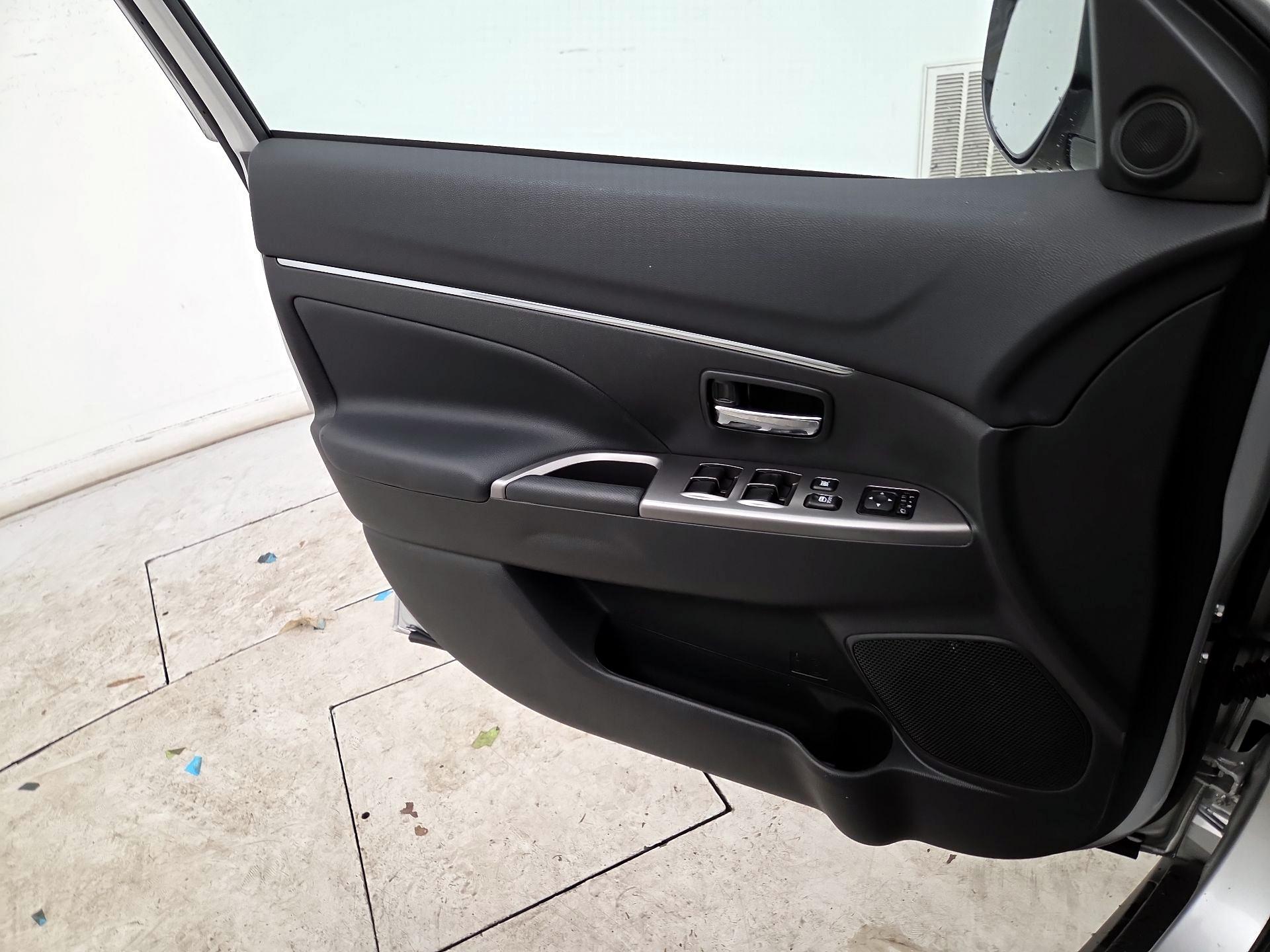 Thumbnail: 2024 Mitsubishi Outlander Sport - 12