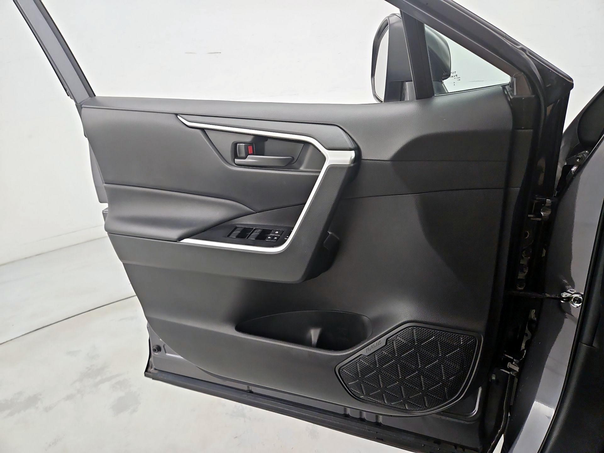 Thumbnail: 2022 Toyota RAV4 - 12