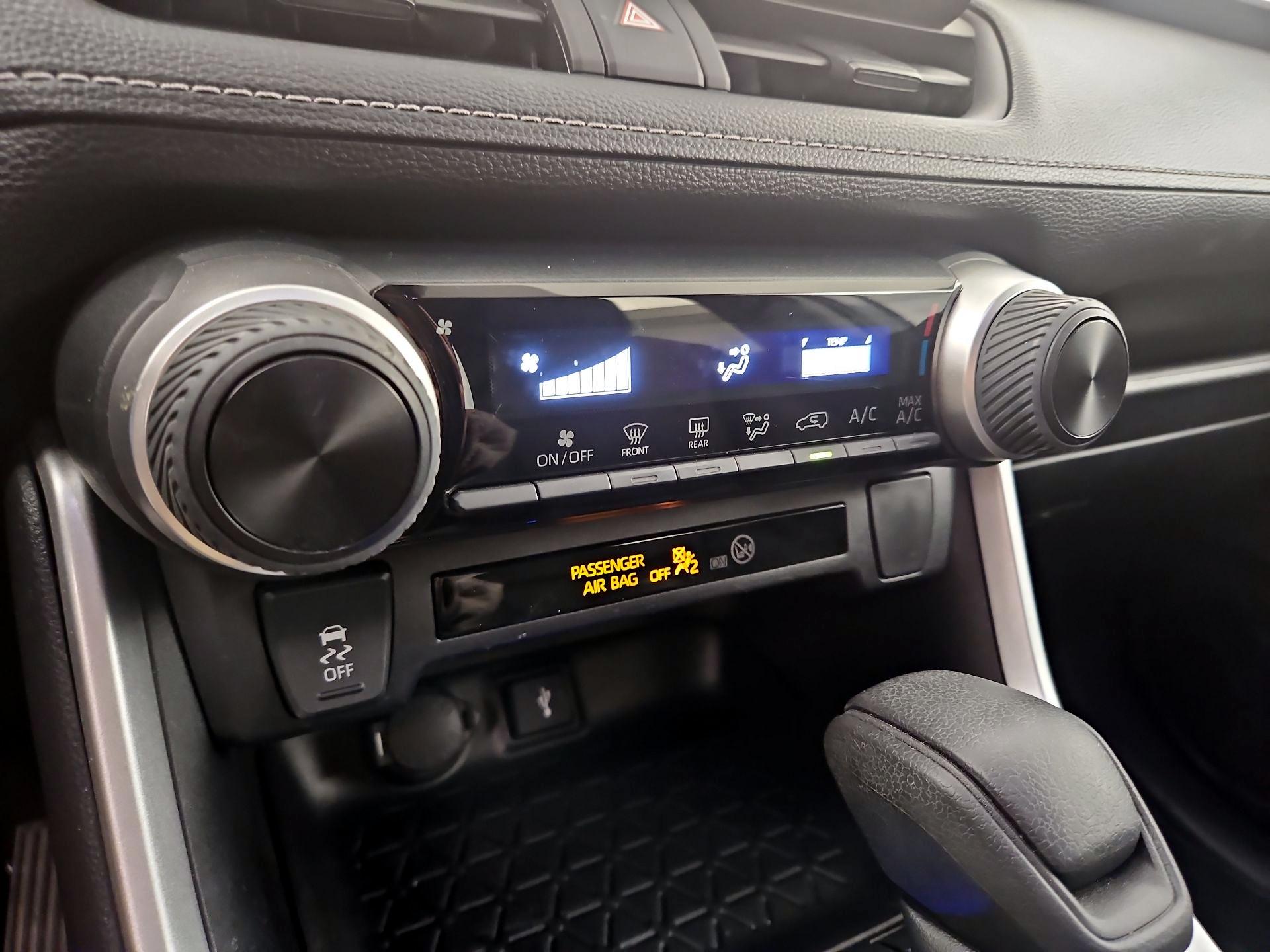 Thumbnail: 2022 Toyota RAV4 - 17