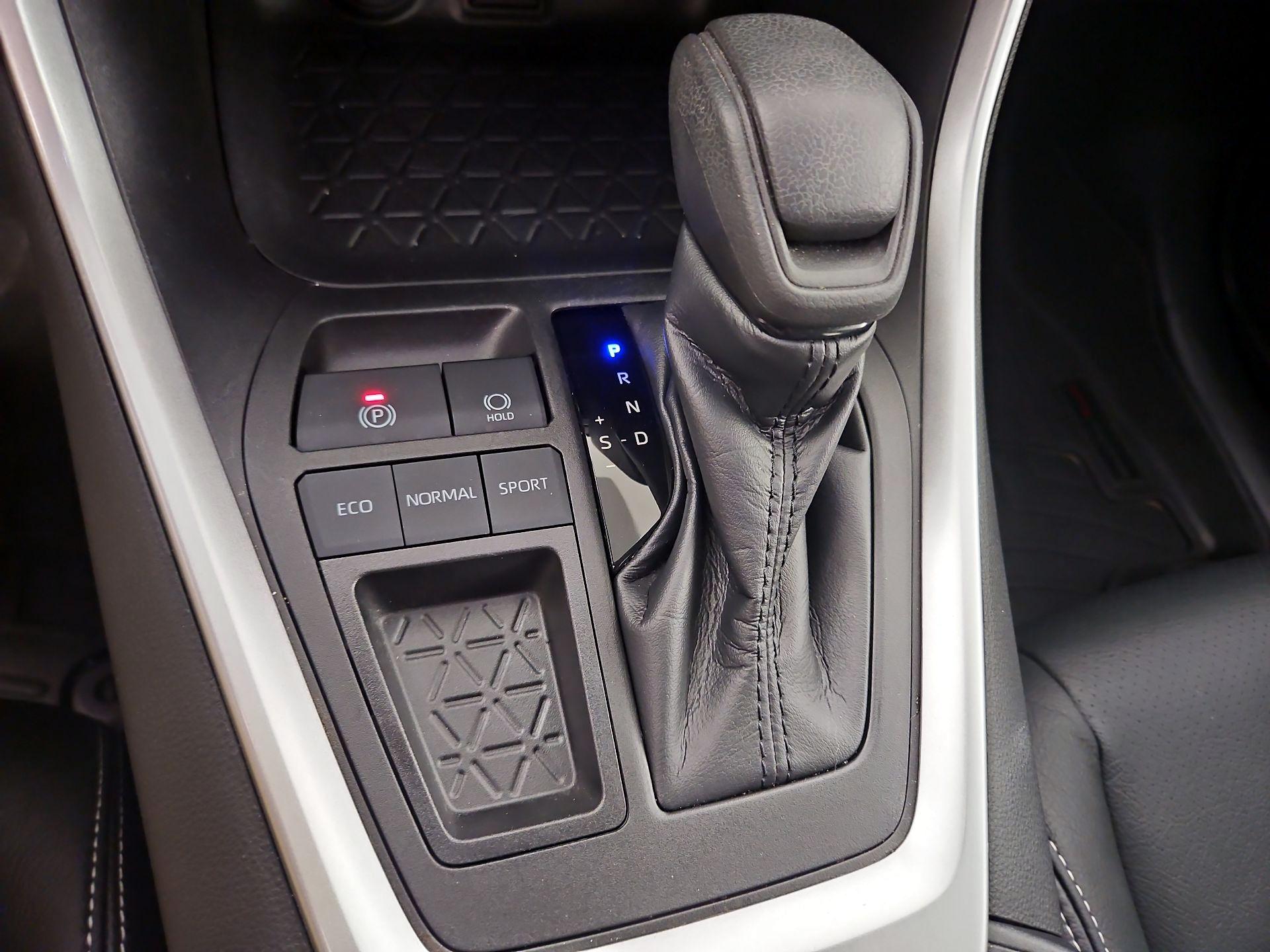 Thumbnail: 2022 Toyota RAV4 - 18