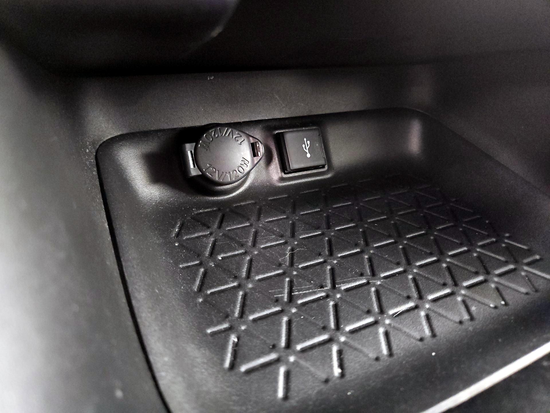 Thumbnail: 2022 Toyota RAV4 - 19