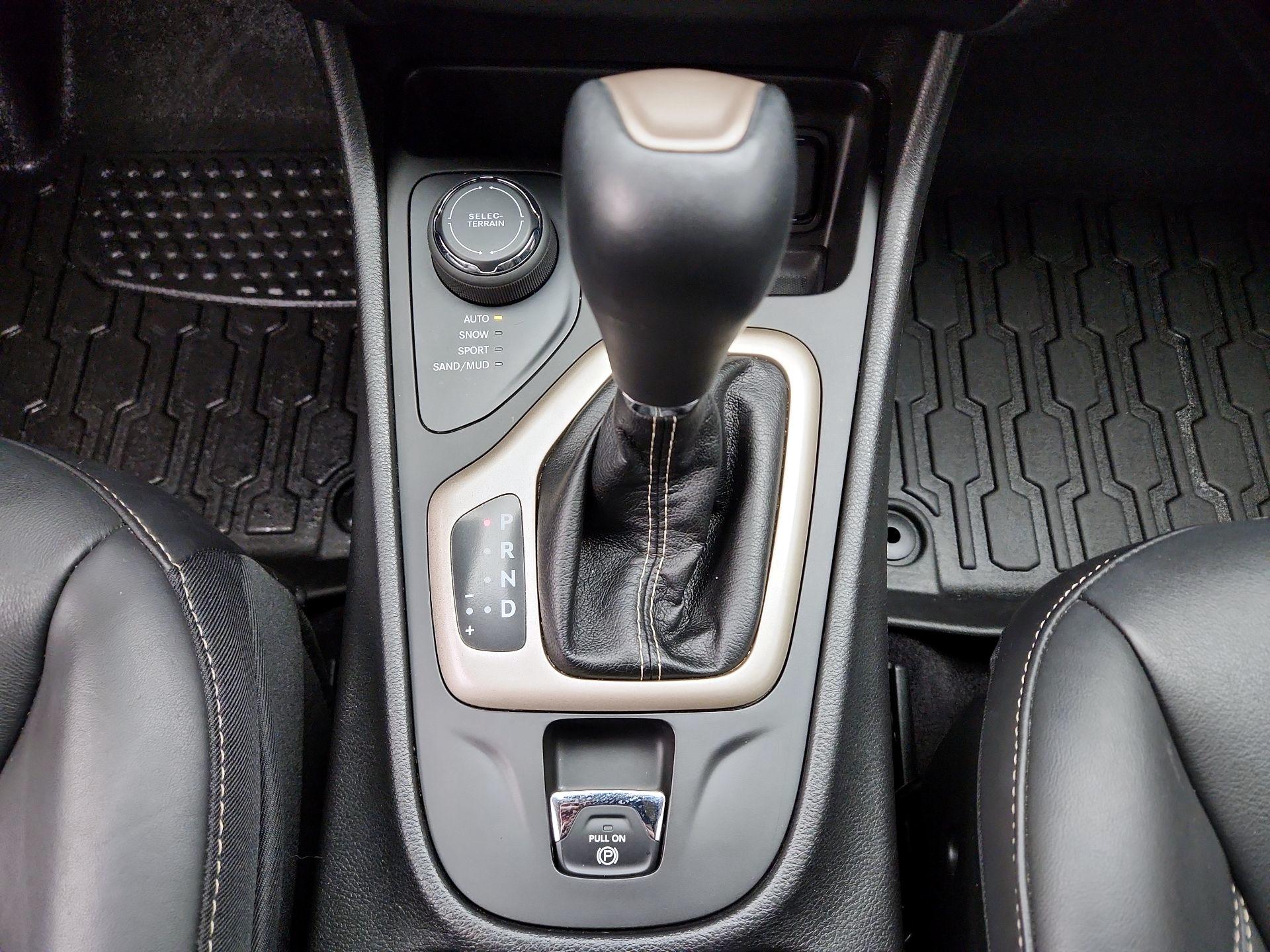 Thumbnail: 2017 Jeep Cherokee - 17