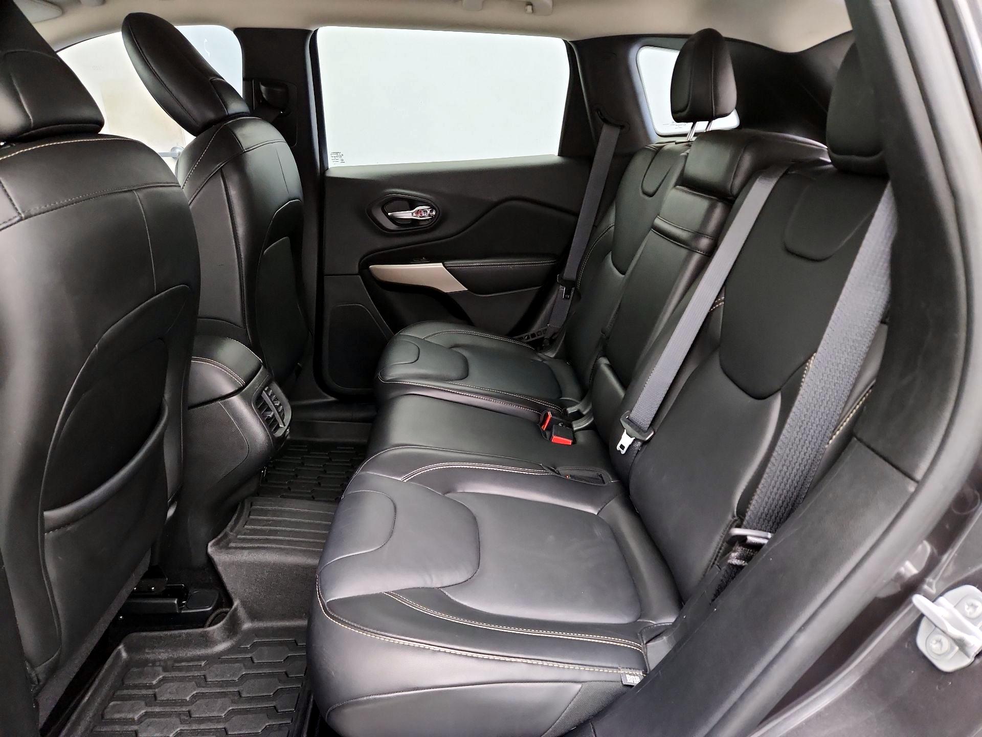 Thumbnail: 2017 Jeep Cherokee - 19