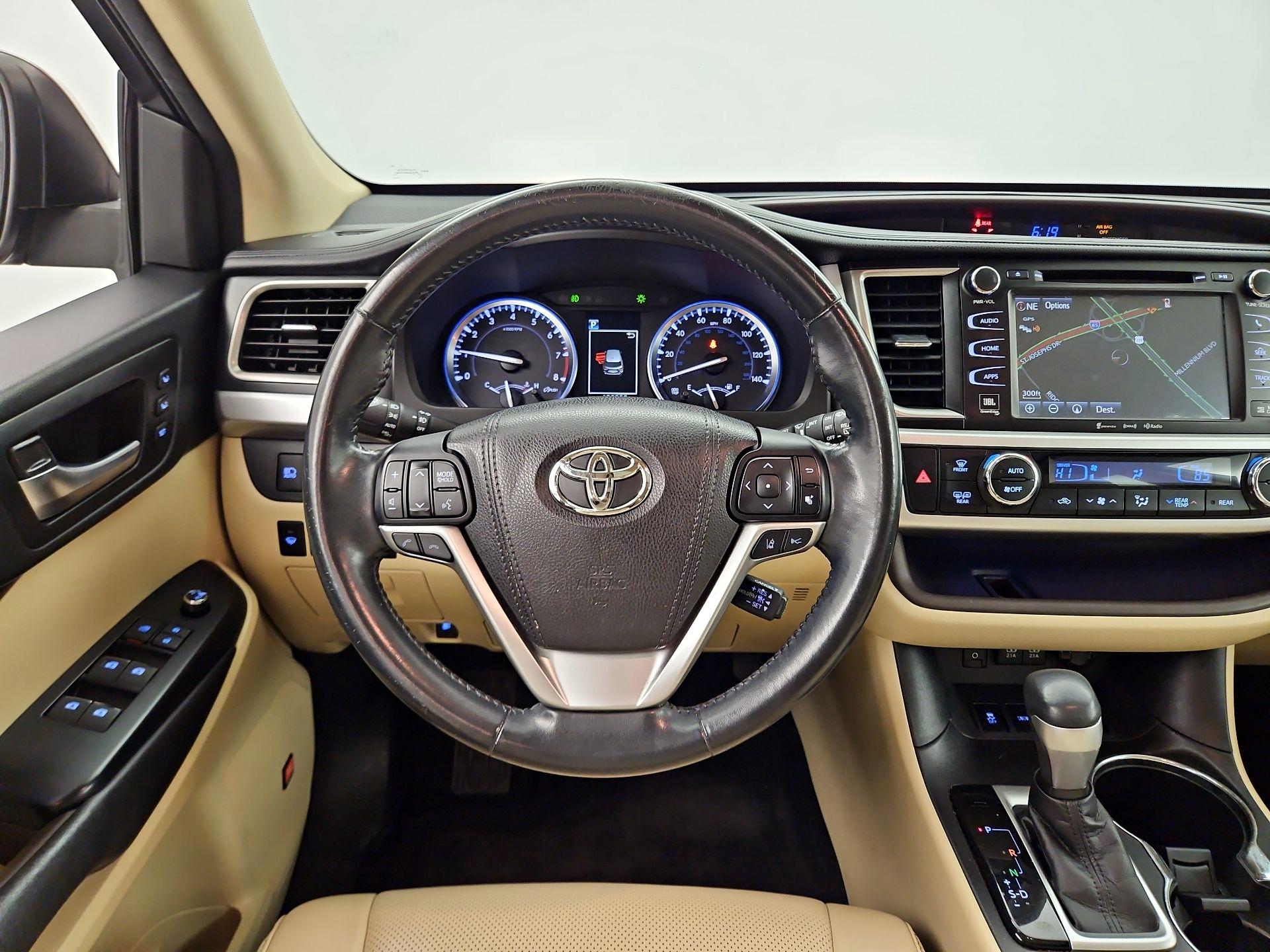 Thumbnail: 2017 Toyota Highlander - 10