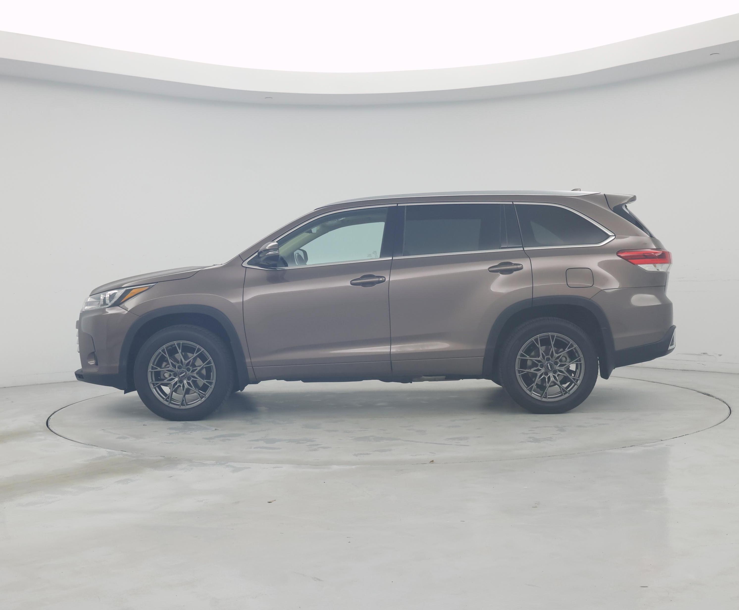 Thumbnail: 2017 Toyota Highlander - 3