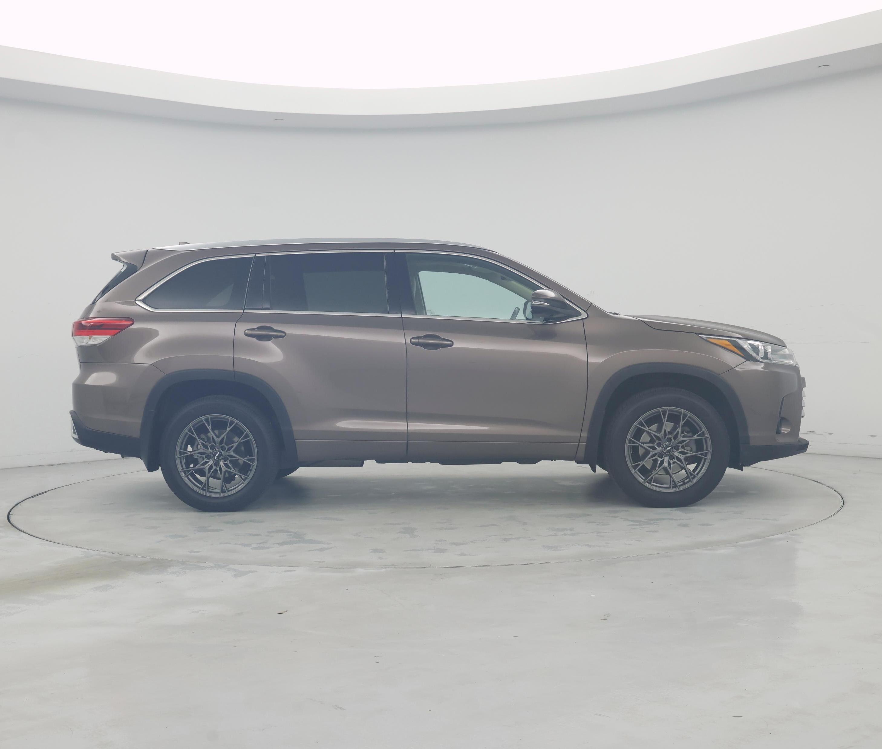 Thumbnail: 2017 Toyota Highlander - 7