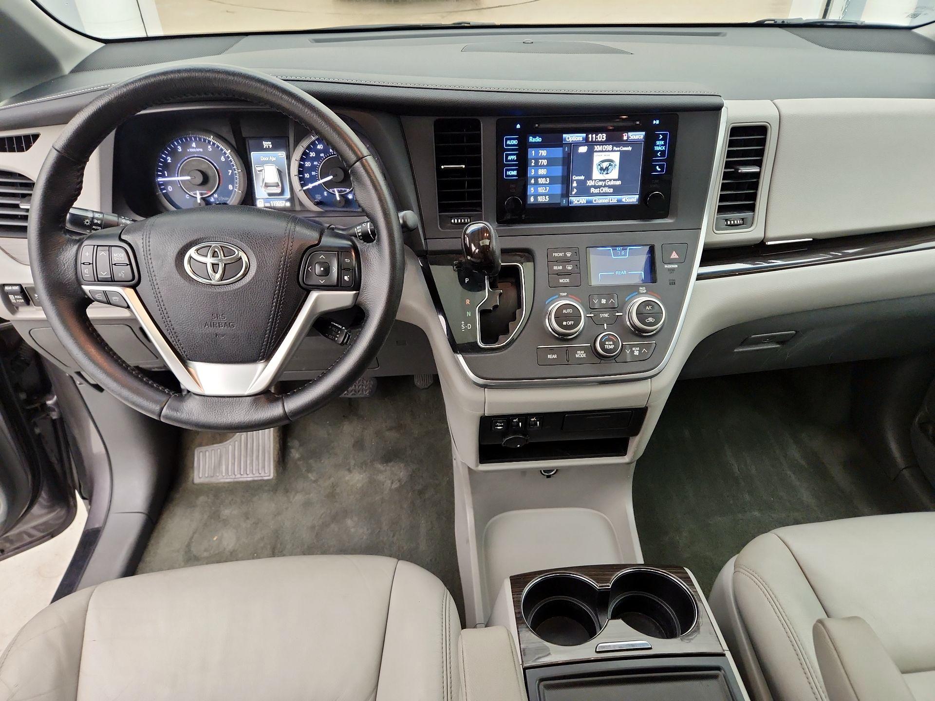 Thumbnail: 2015 Toyota Sienna - 9