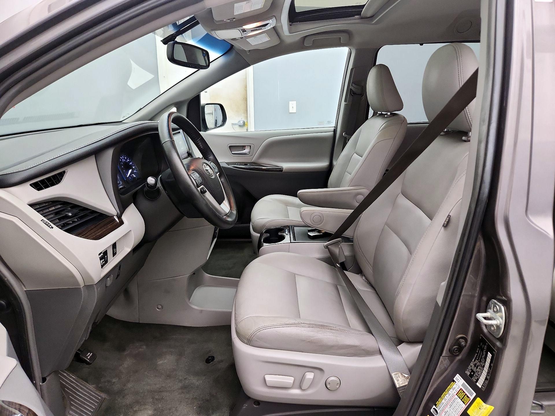 Thumbnail: 2015 Toyota Sienna - 11