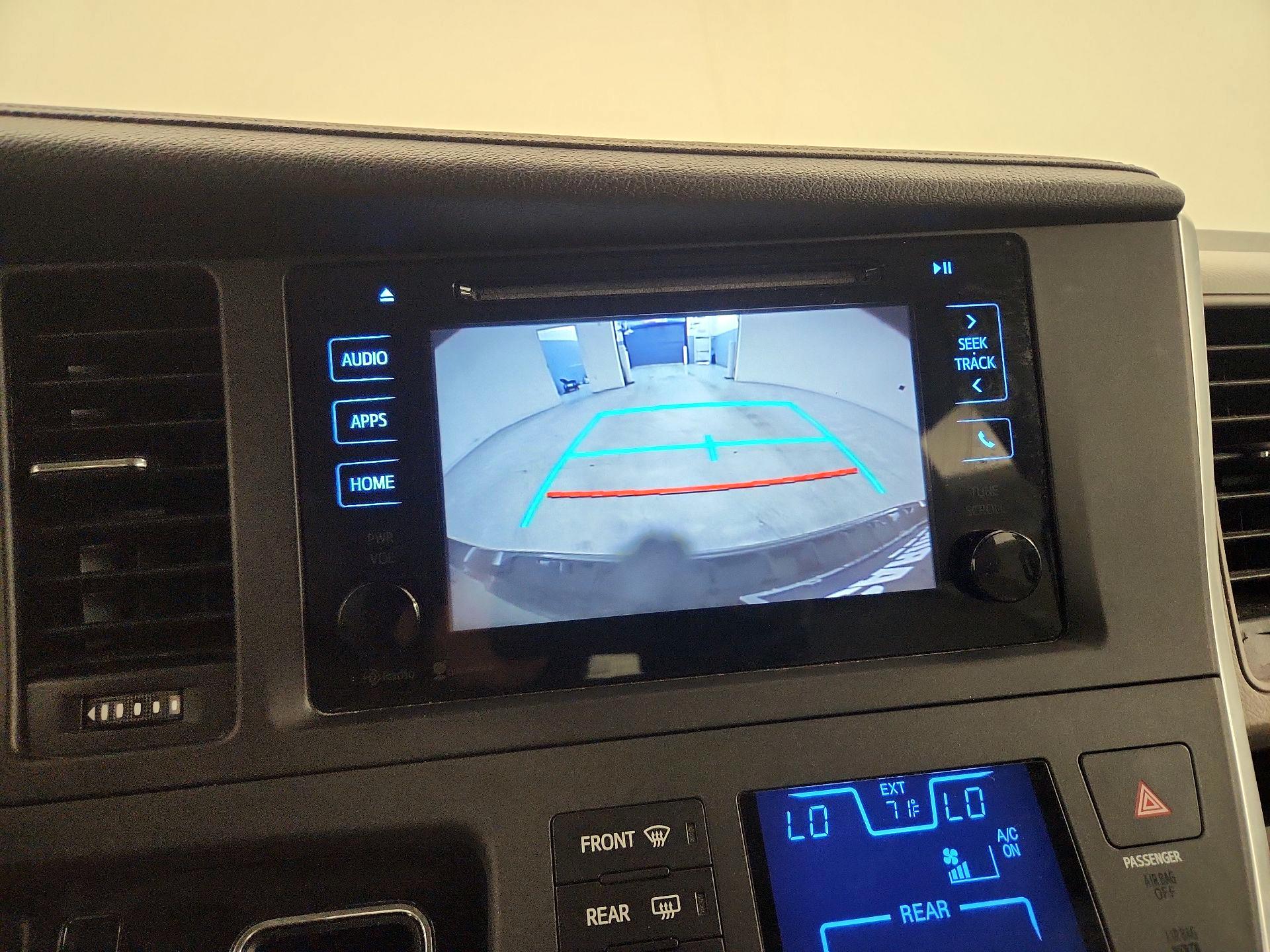 Thumbnail: 2015 Toyota Sienna - 14