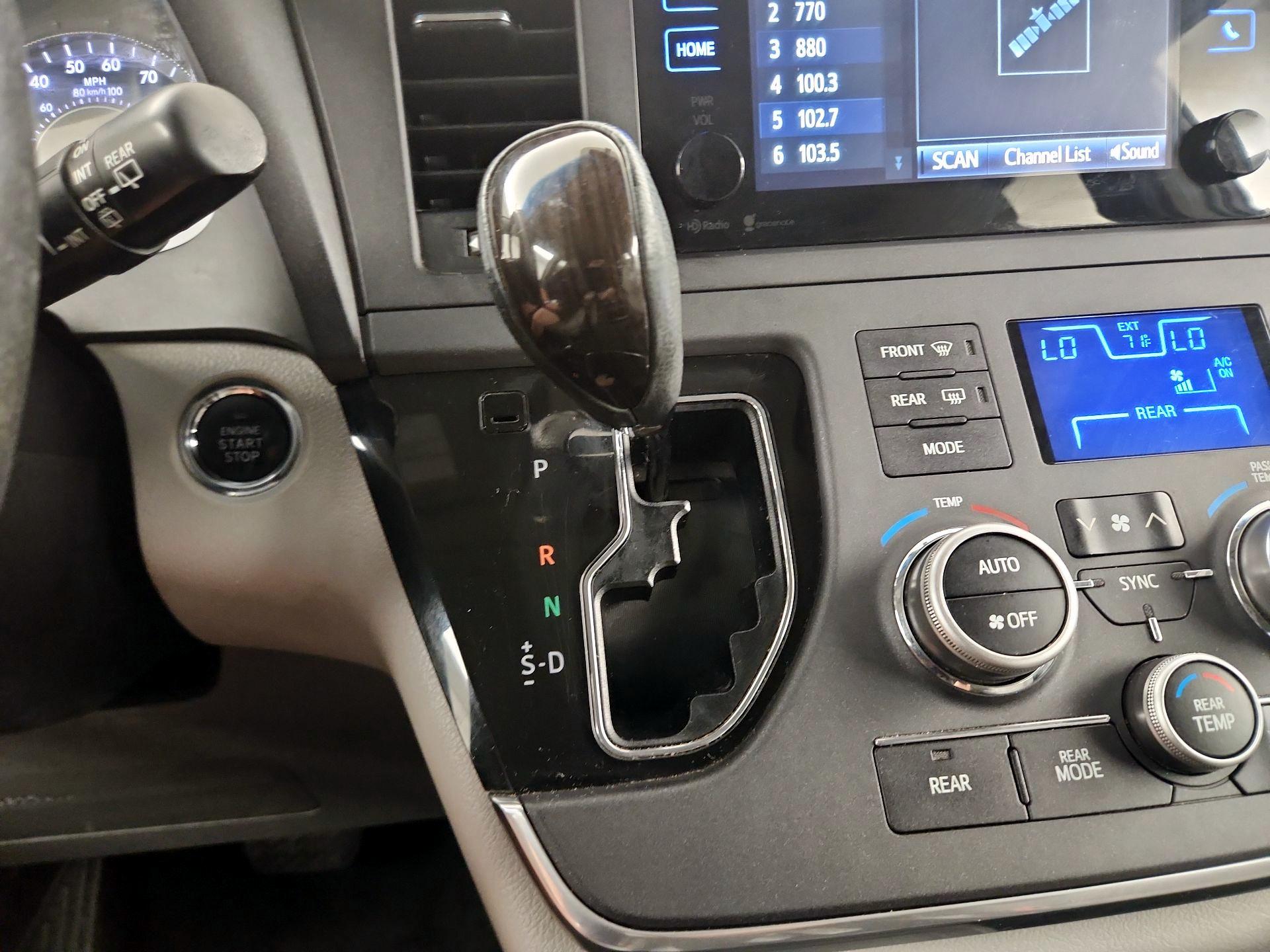 Thumbnail: 2015 Toyota Sienna - 17