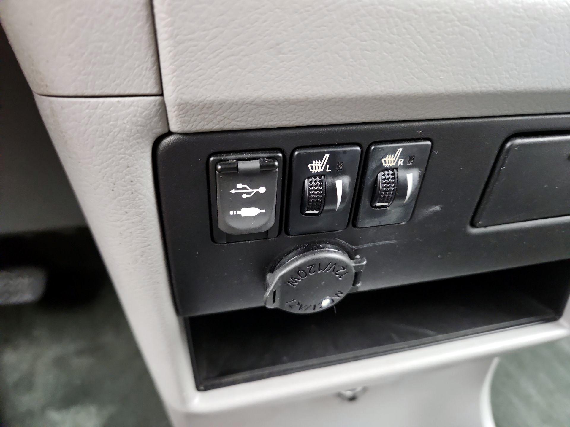 Thumbnail: 2015 Toyota Sienna - 18