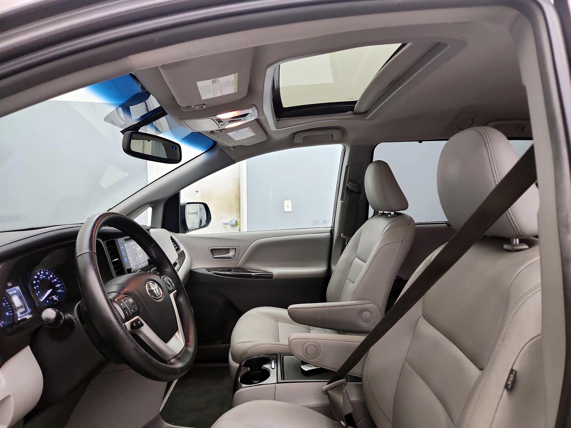 Thumbnail: 2015 Toyota Sienna - 19