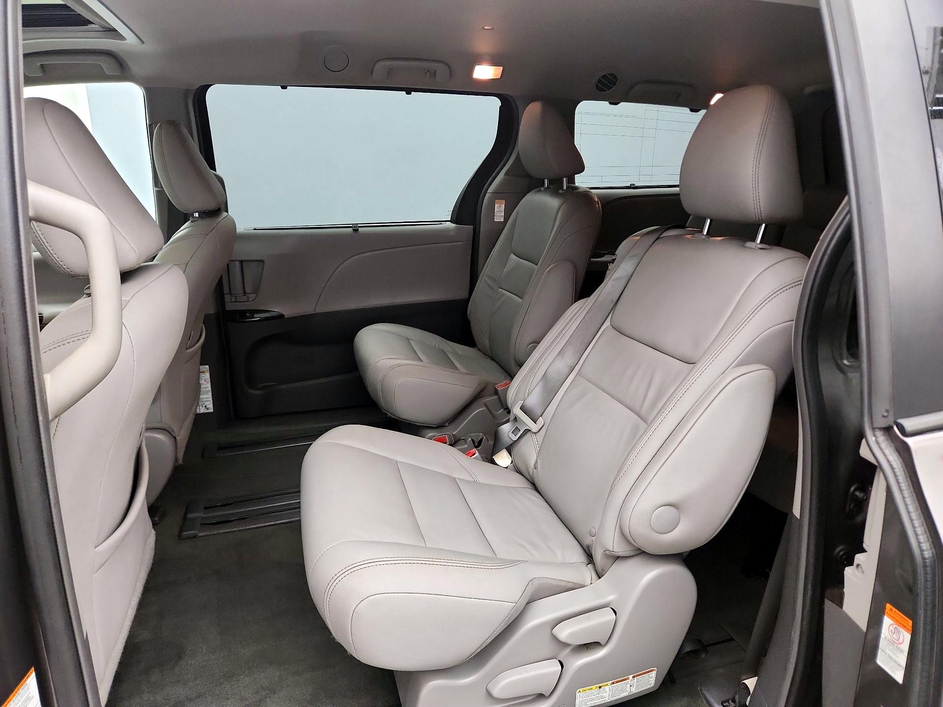 Thumbnail: 2015 Toyota Sienna - 20