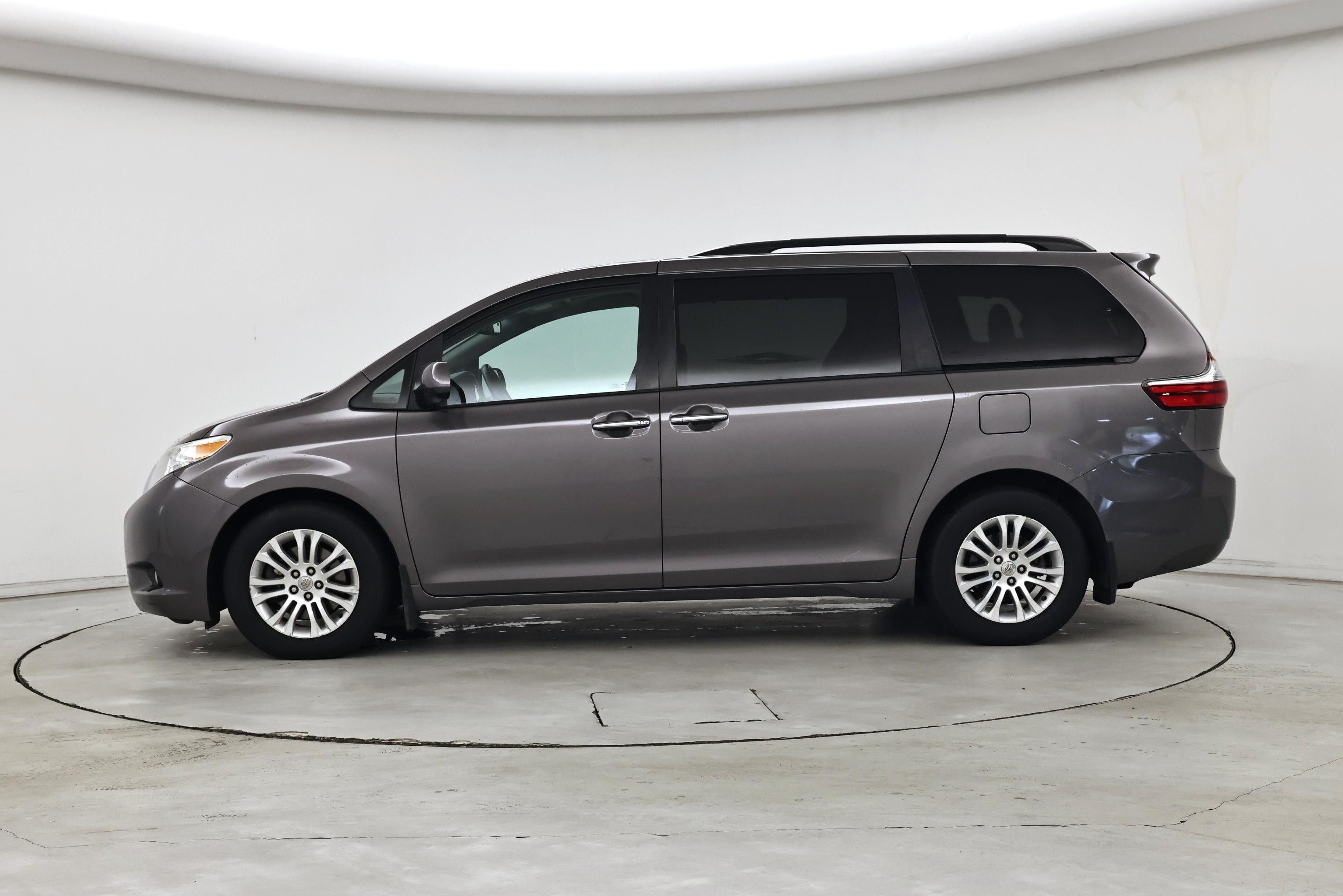 Thumbnail: 2015 Toyota Sienna - 3