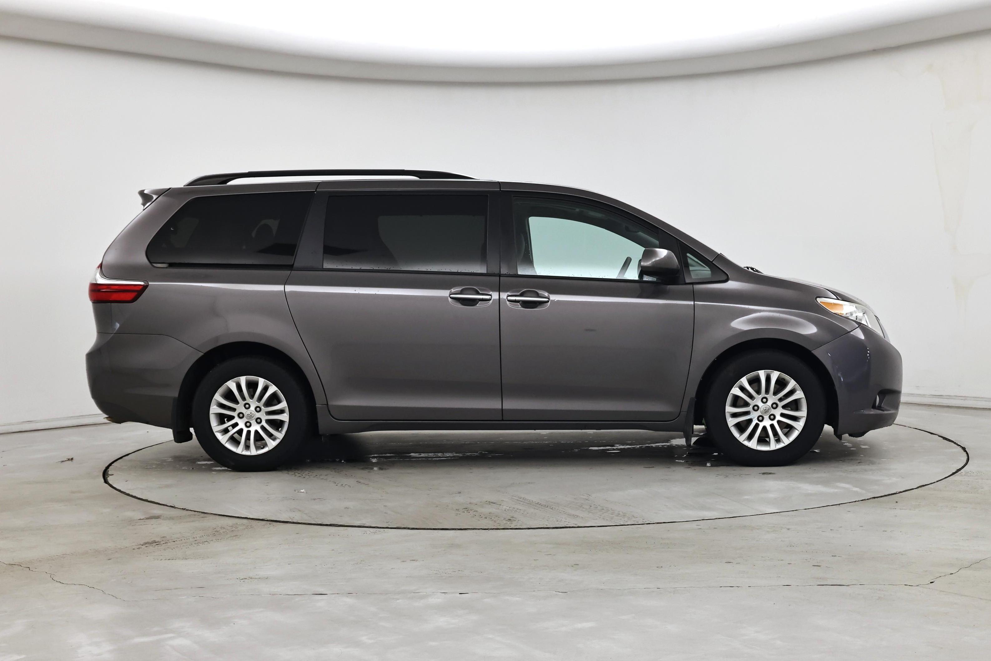 Thumbnail: 2015 Toyota Sienna - 7