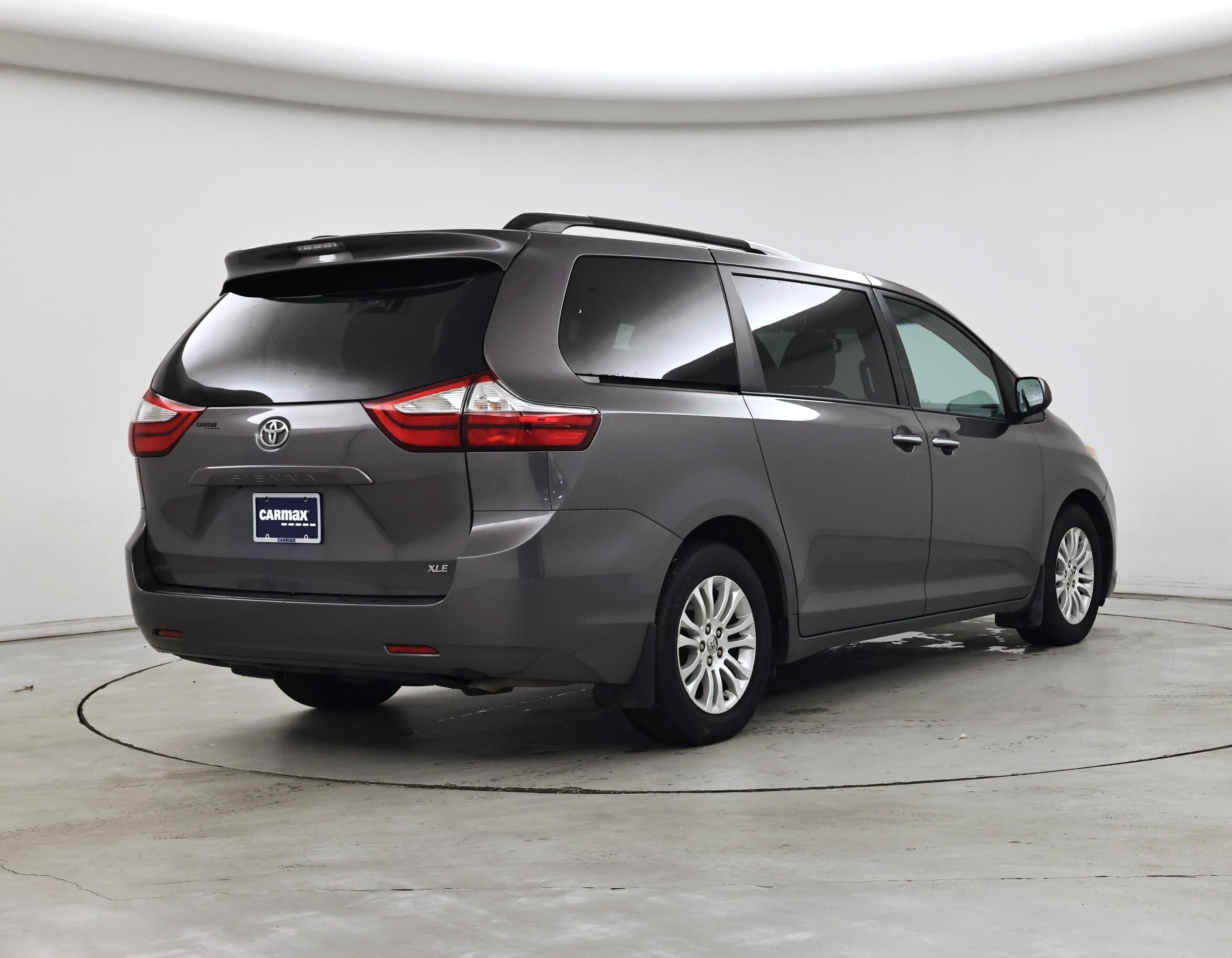 Thumbnail: 2015 Toyota Sienna - 8