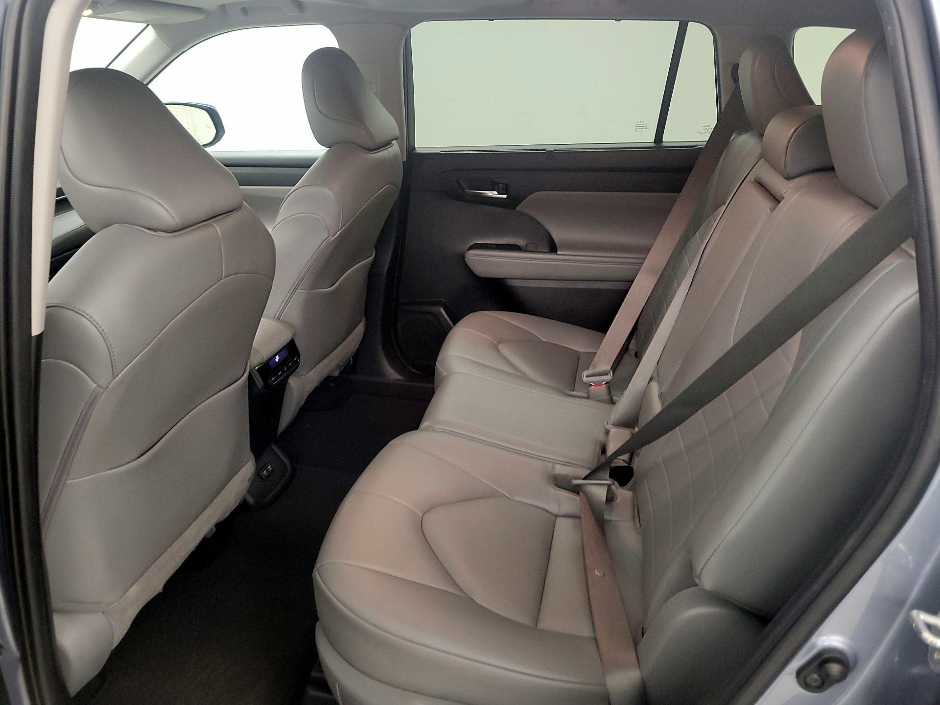 Thumbnail: 2021 Toyota Highlander - 20