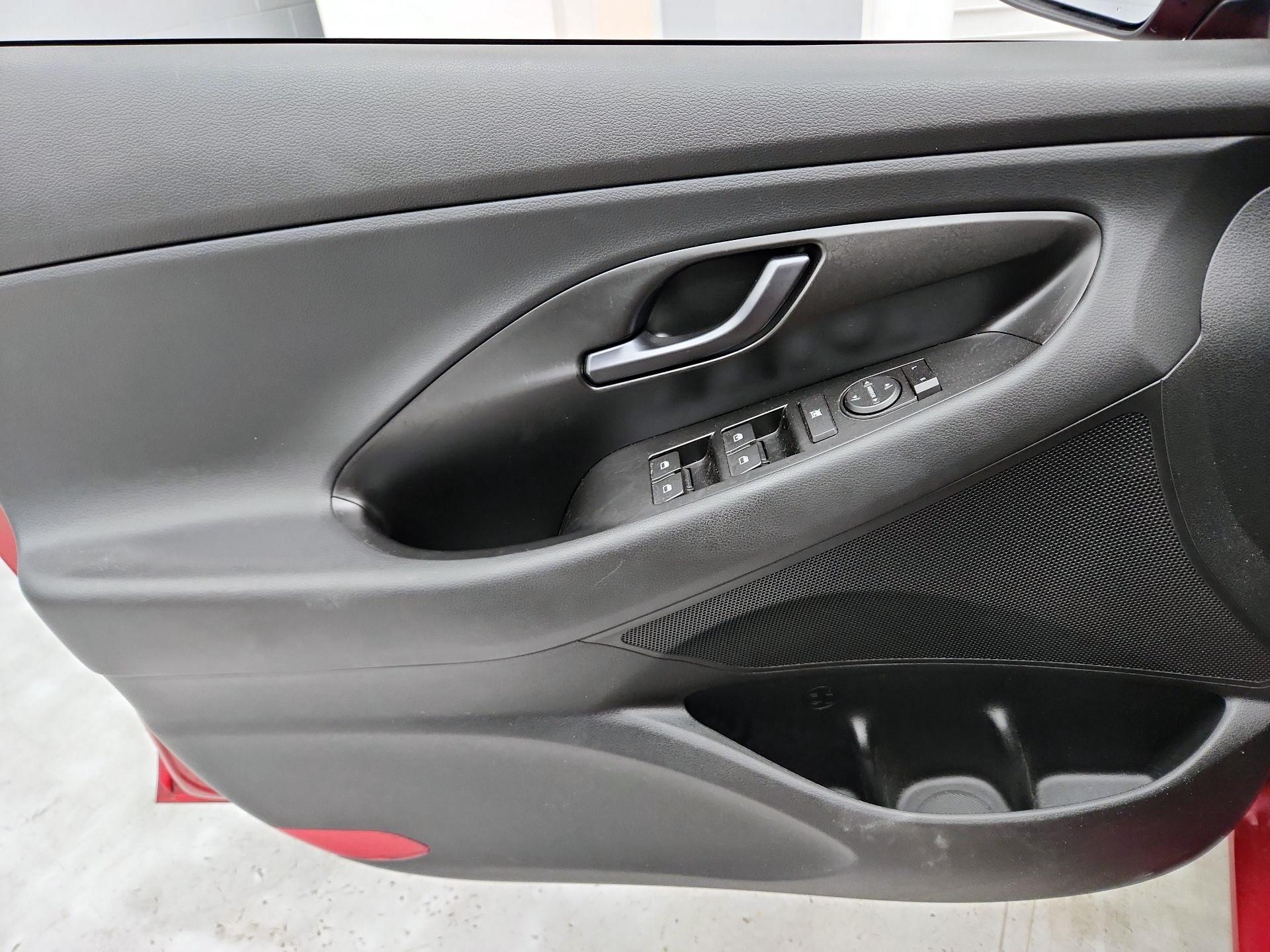 Thumbnail: 2020 Hyundai Elantra - 12