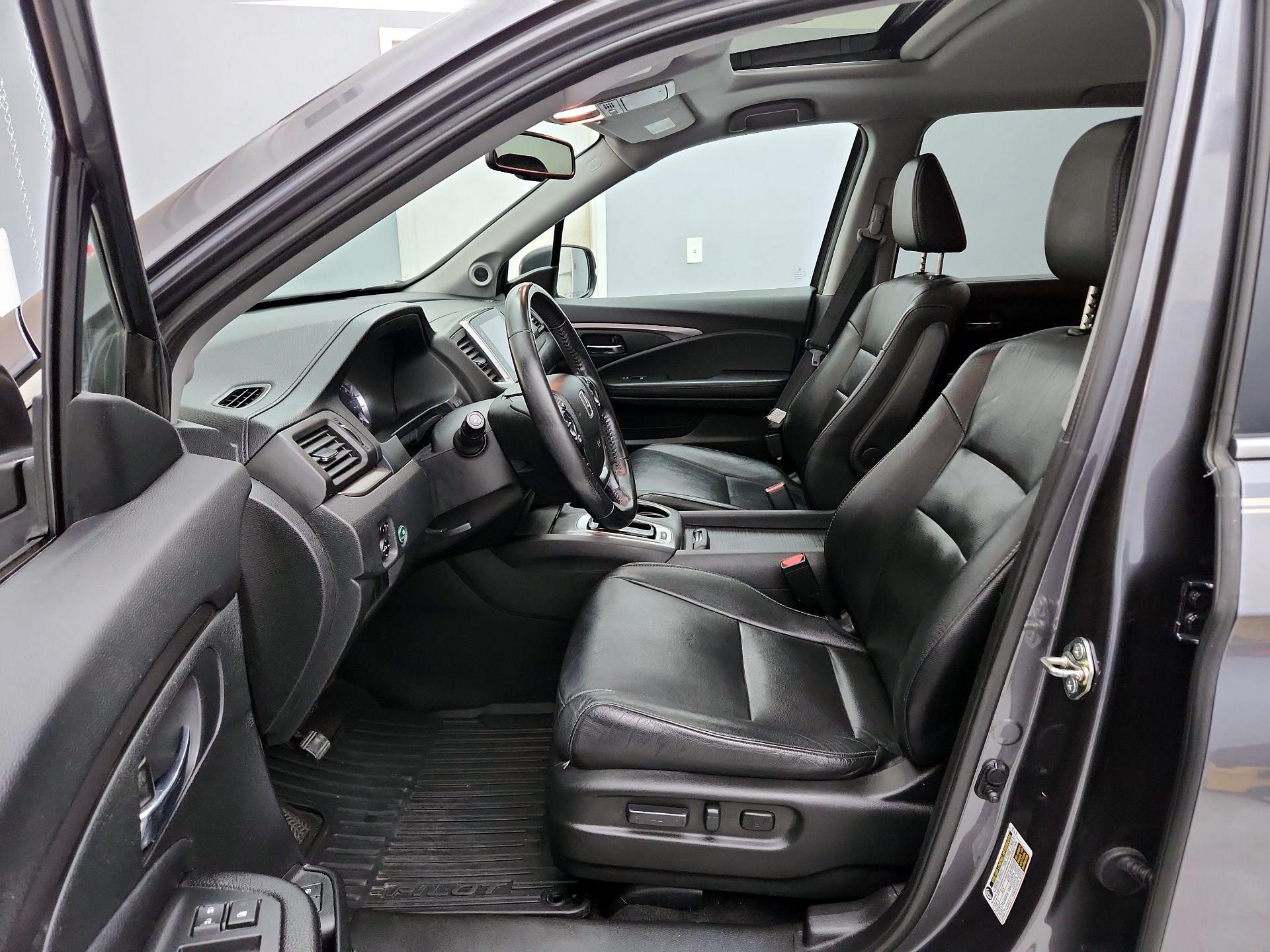 Thumbnail: 2017 Honda Pilot - 11