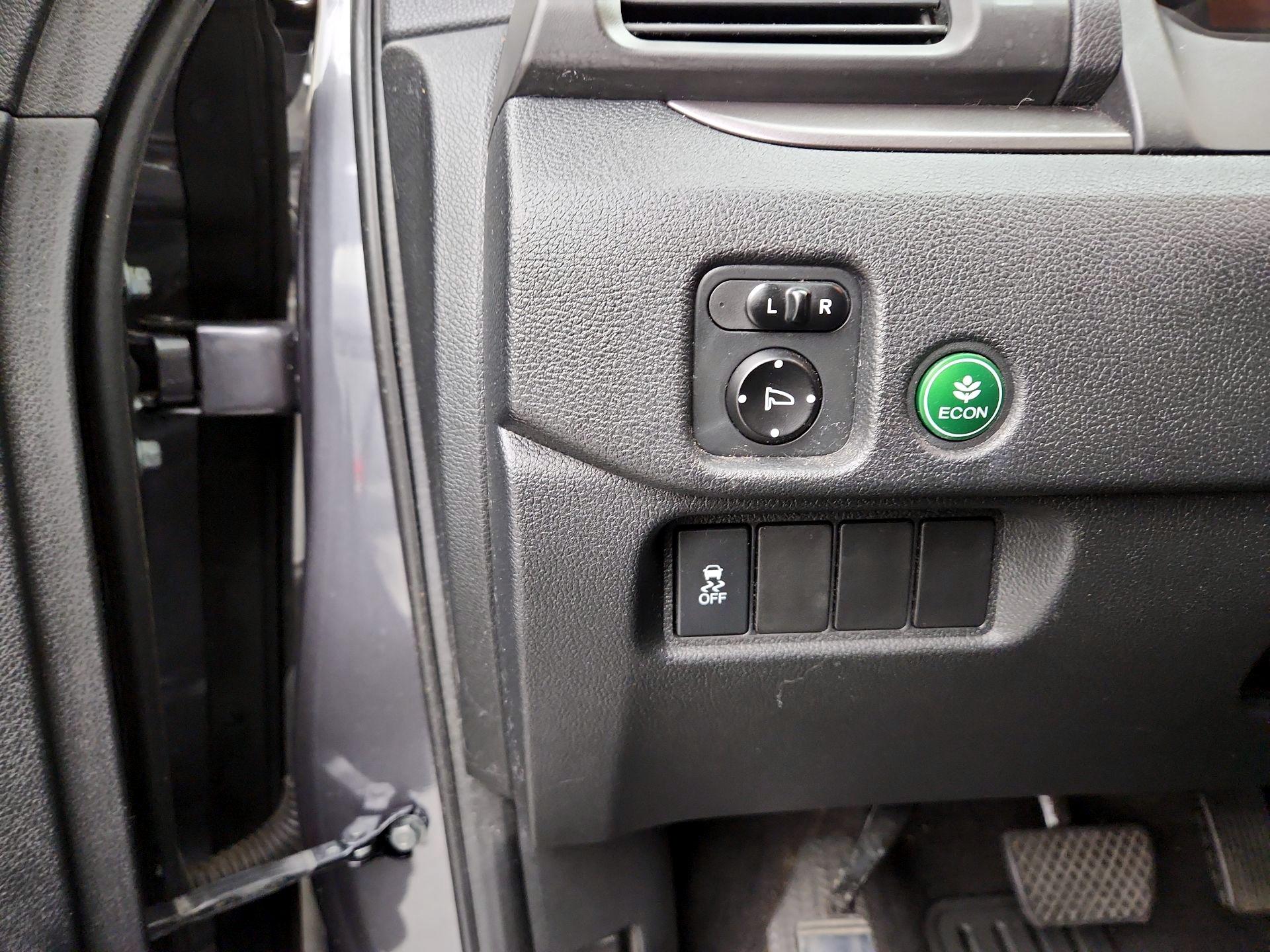 Thumbnail: 2017 Honda Pilot - 13