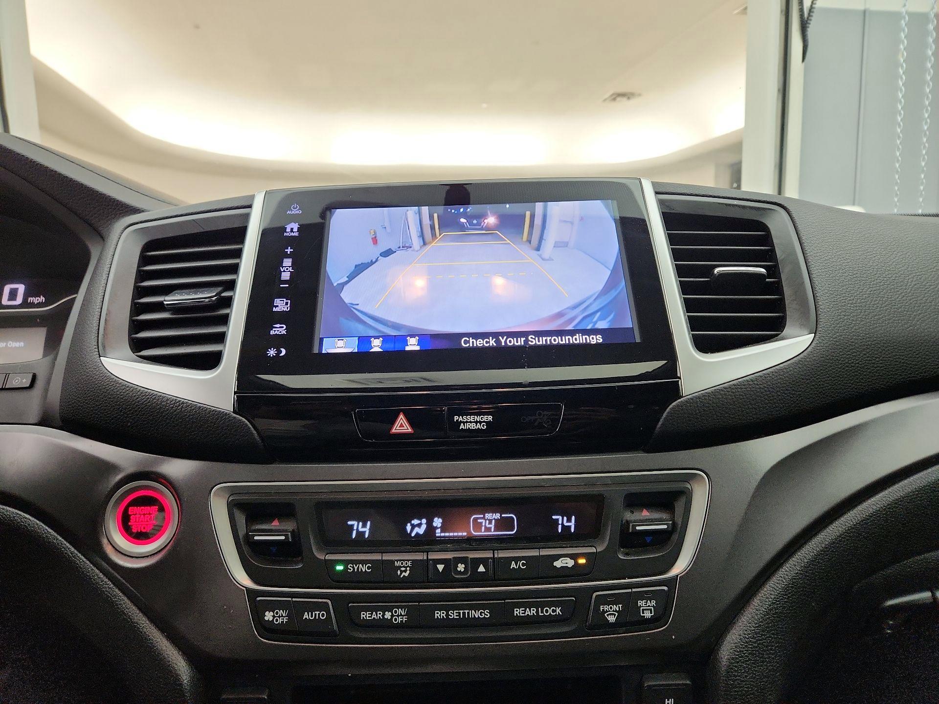 Thumbnail: 2017 Honda Pilot - 14