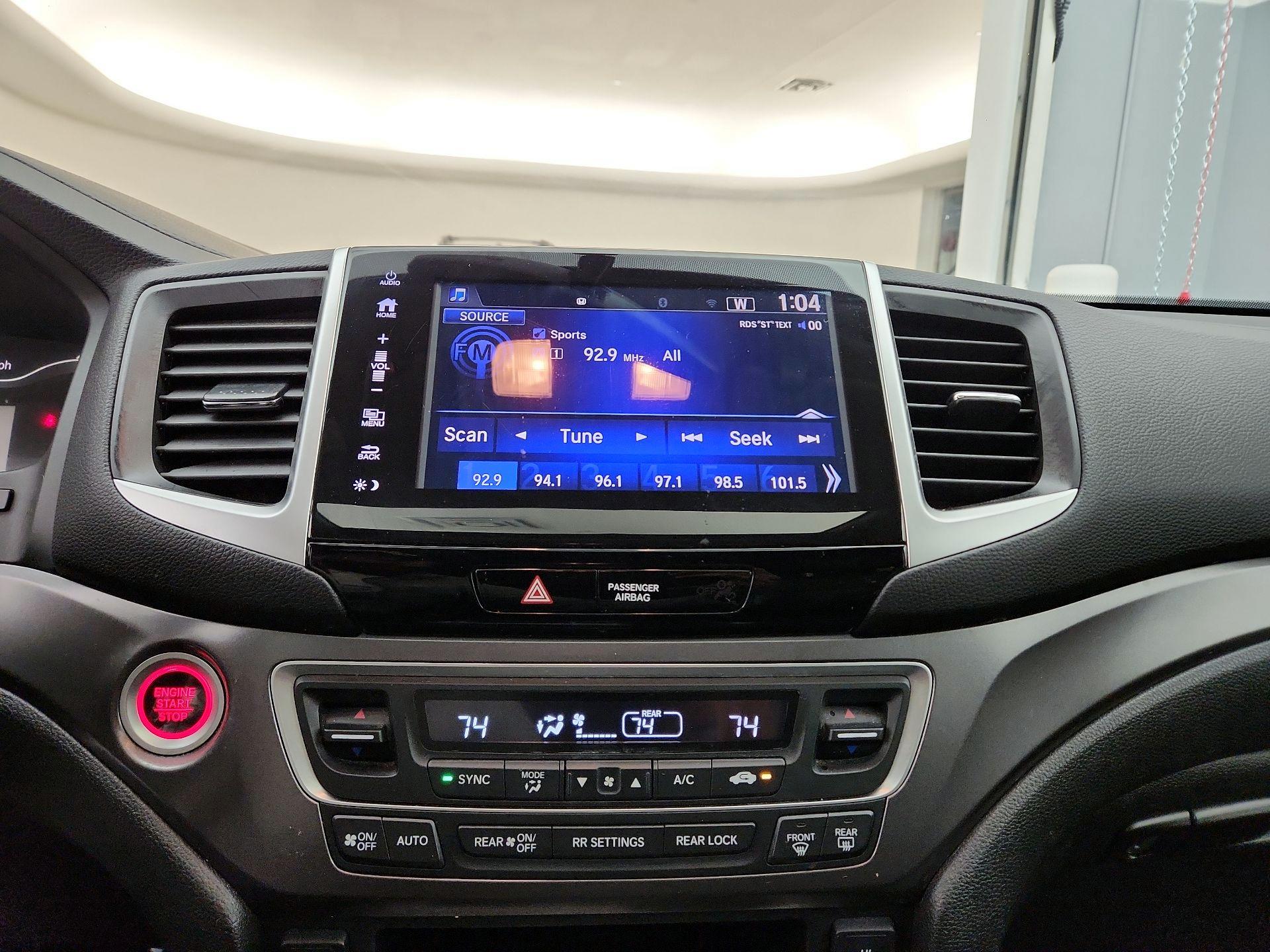 Thumbnail: 2017 Honda Pilot - 15