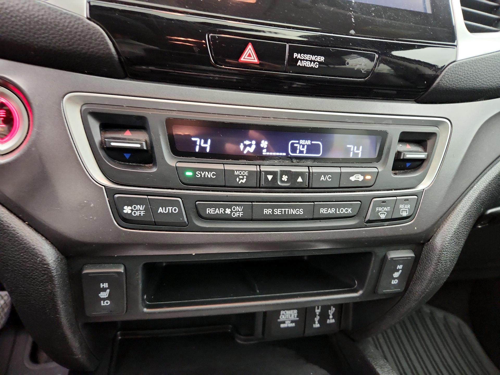 Thumbnail: 2017 Honda Pilot - 16