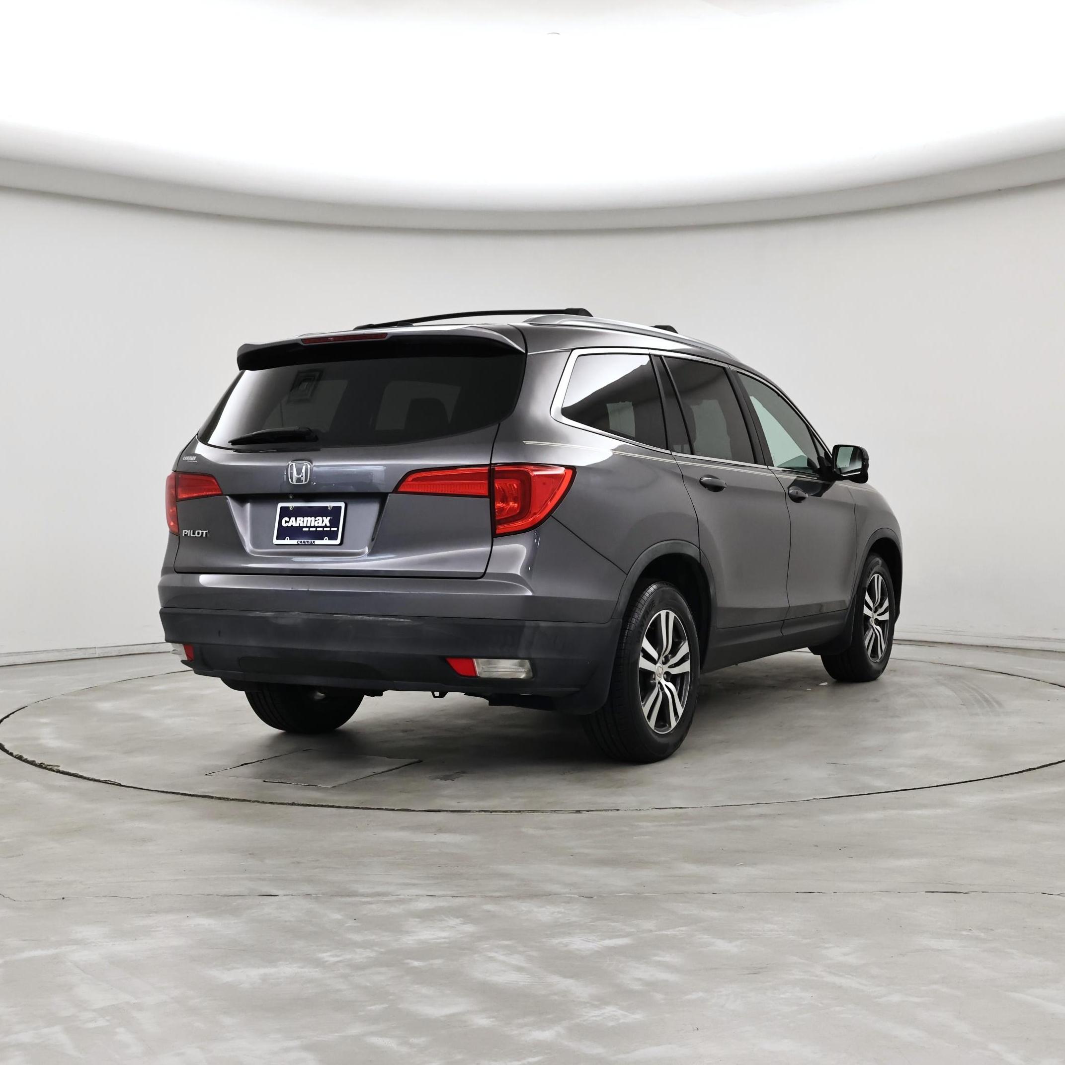 Thumbnail: 2017 Honda Pilot - 8