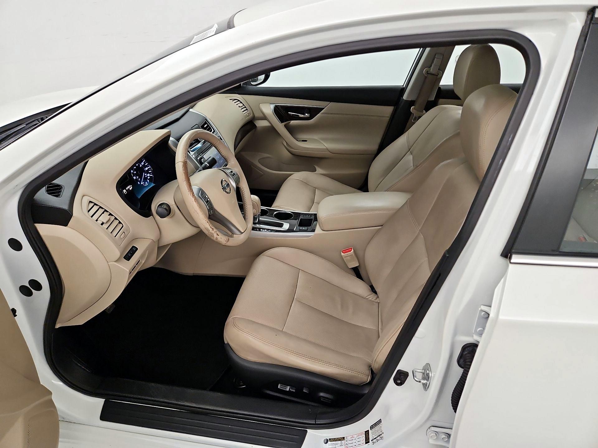 Thumbnail: 2015 Nissan Altima - 11