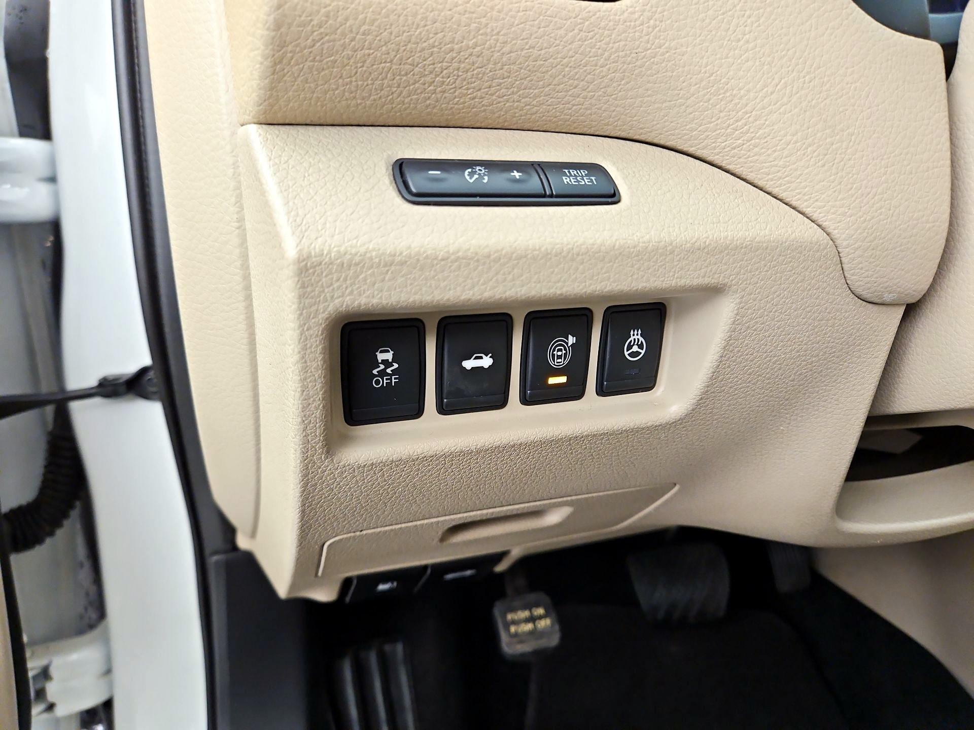 Thumbnail: 2015 Nissan Altima - 13