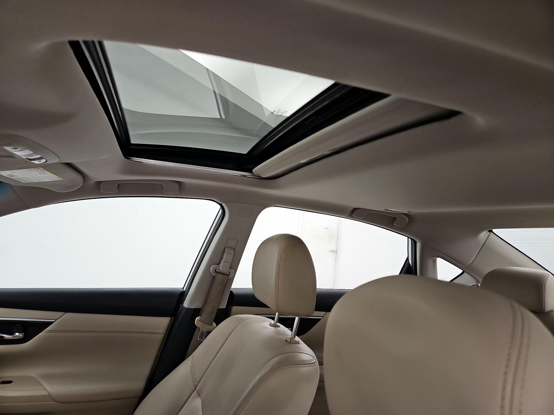 Thumbnail: 2015 Nissan Altima - 20