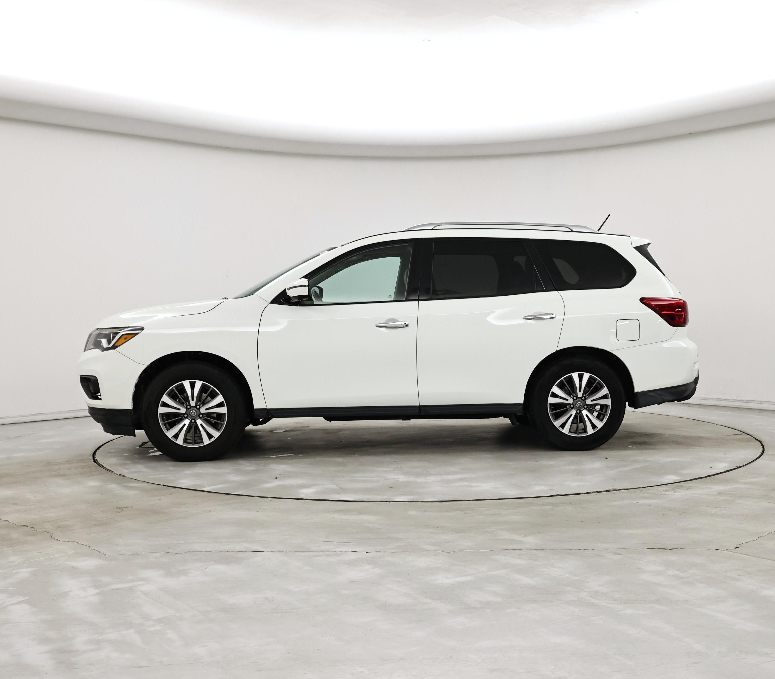 Thumbnail: 2017 Nissan Pathfinder - 3