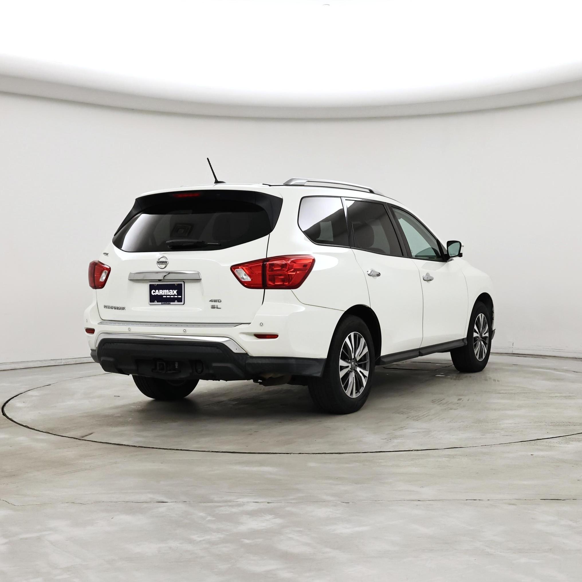 Thumbnail: 2017 Nissan Pathfinder - 8