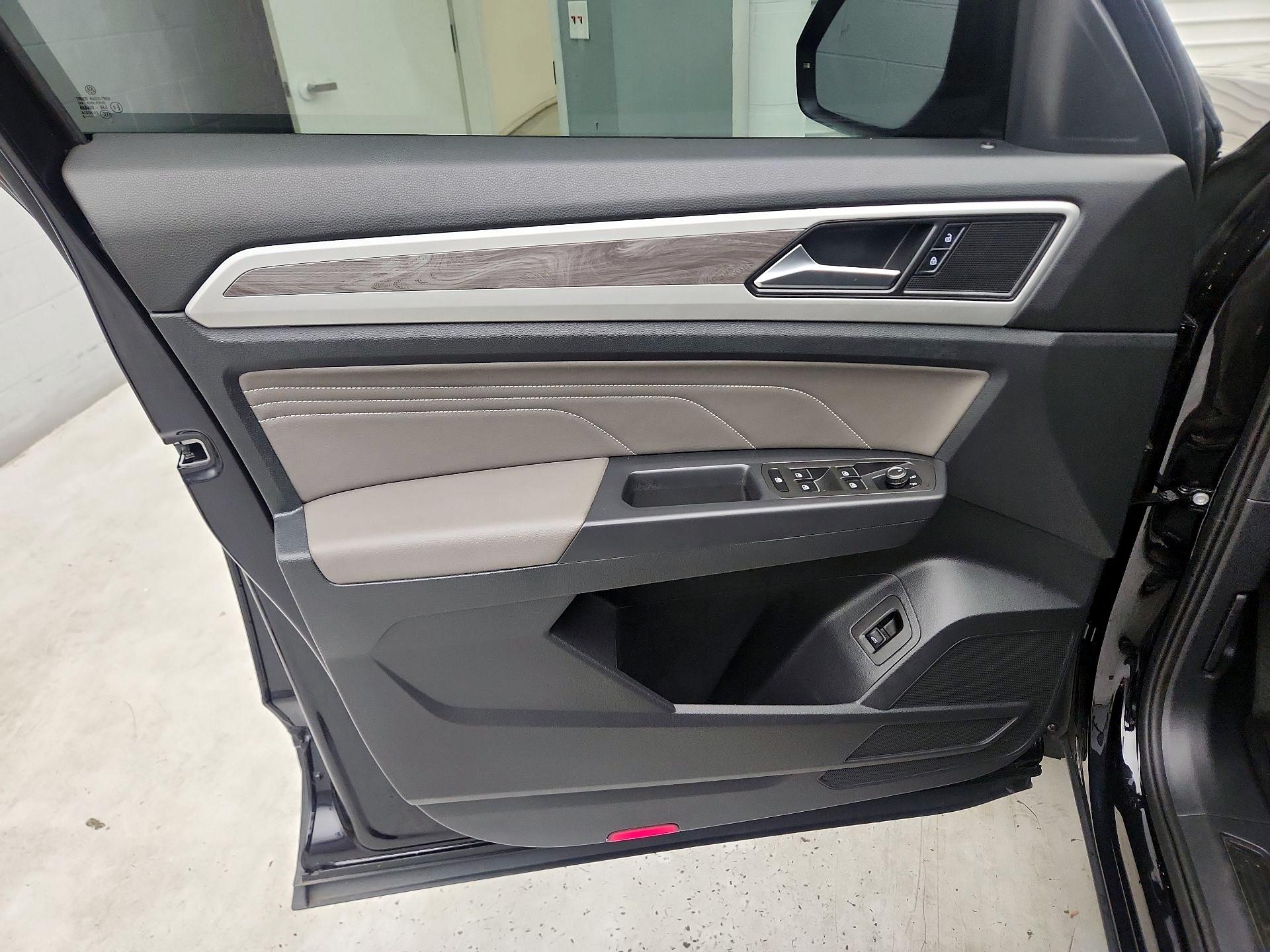 Thumbnail: 2022 Volkswagen Atlas - 12