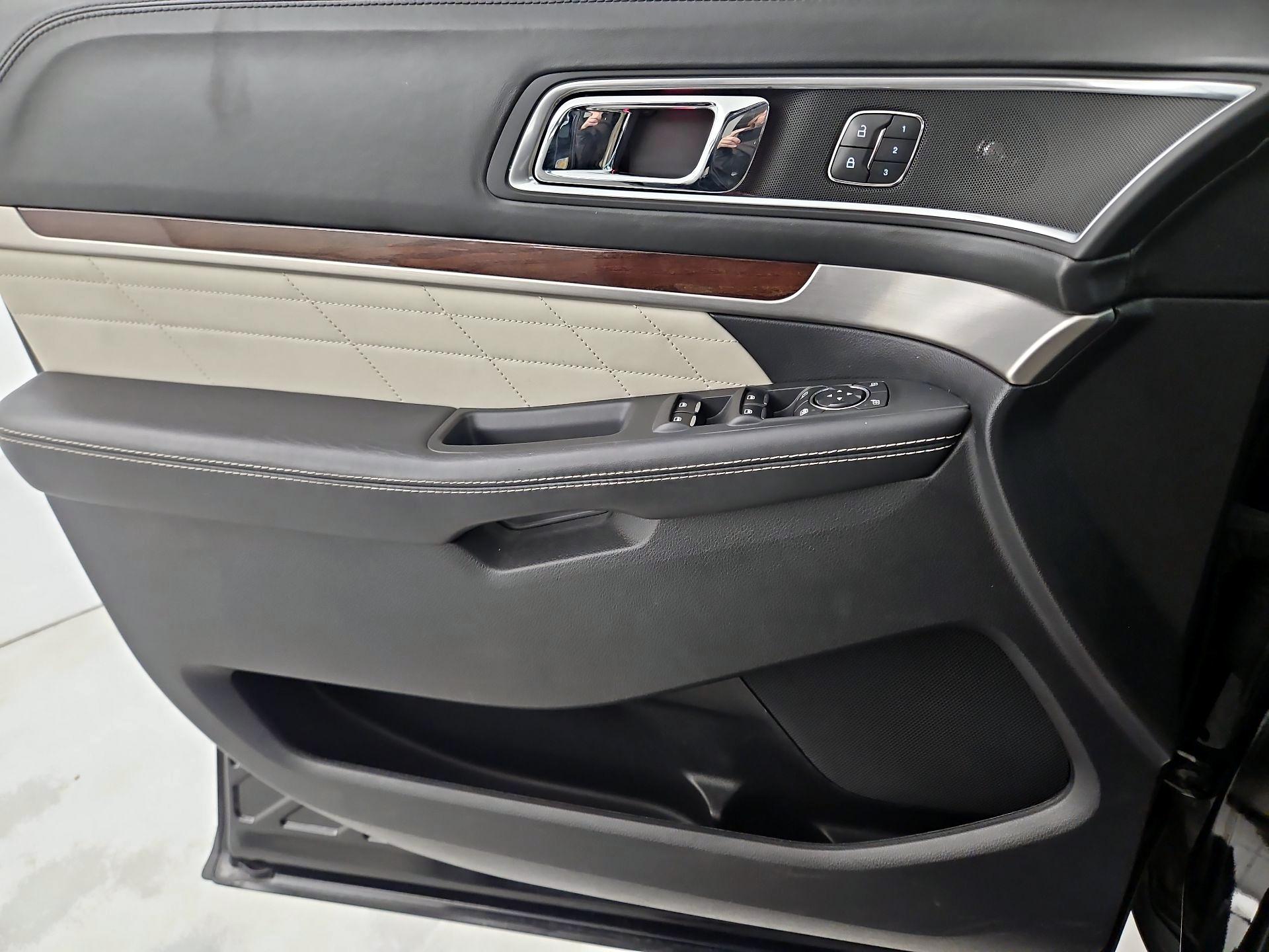 Thumbnail: 2016 Ford Explorer - 12