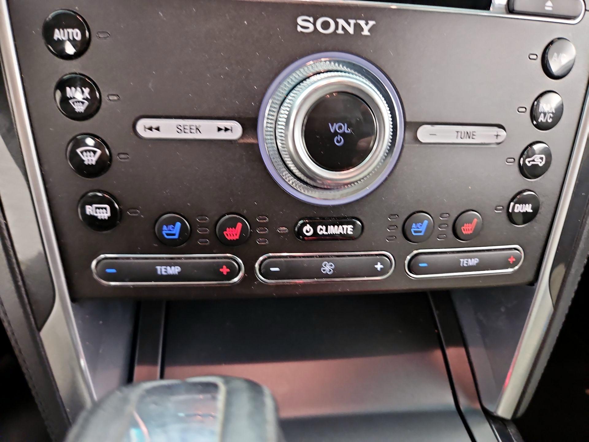 Thumbnail: 2016 Ford Explorer - 17