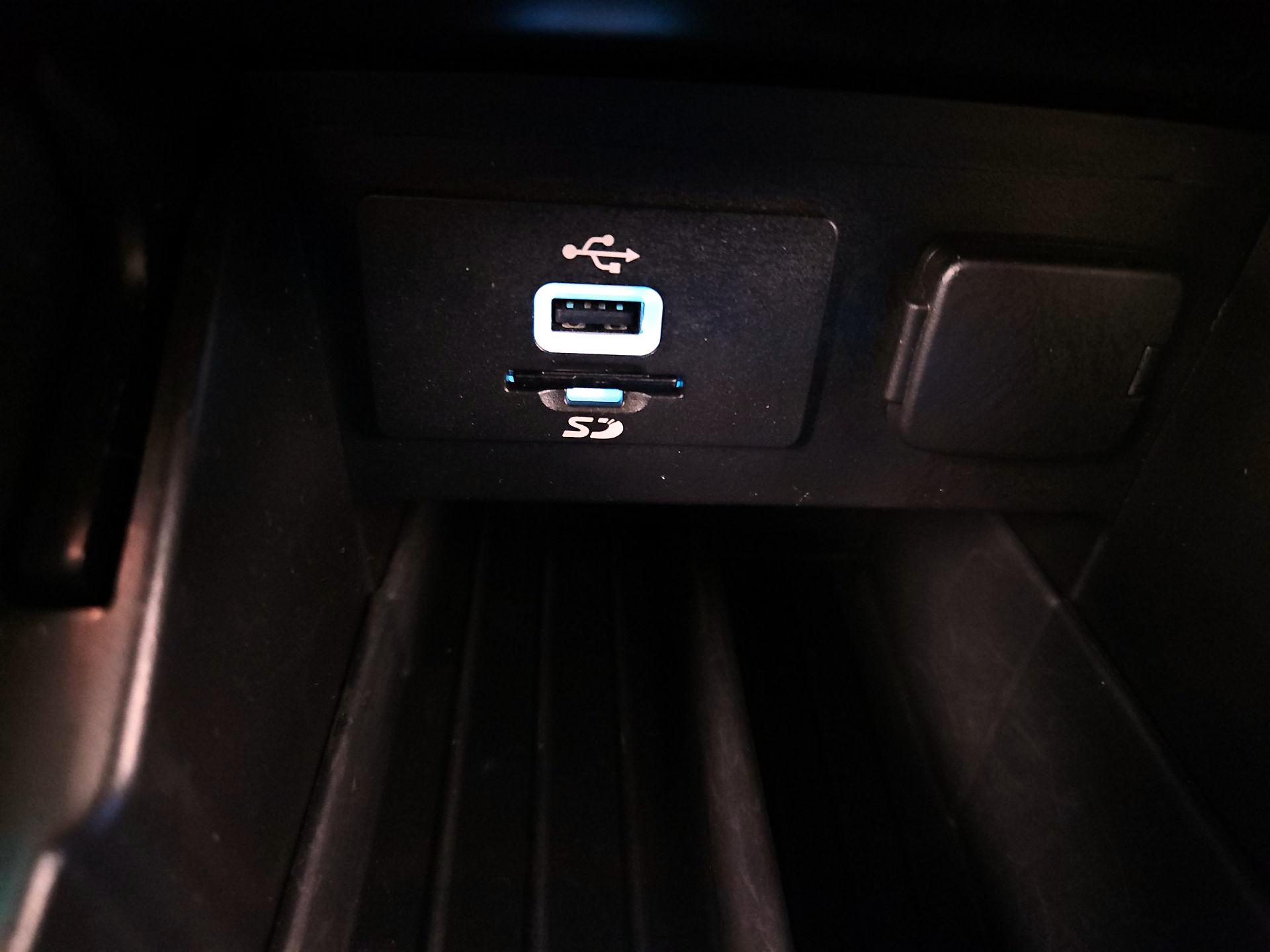 Thumbnail: 2016 Ford Explorer - 19