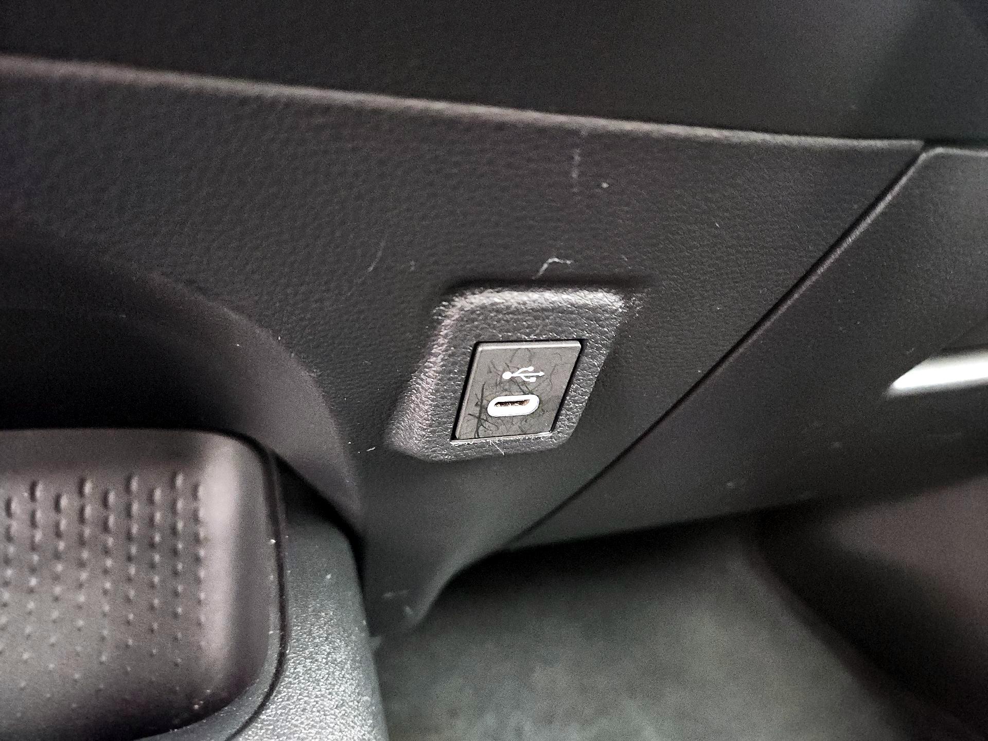 Thumbnail: 2025 Toyota Corolla - 18