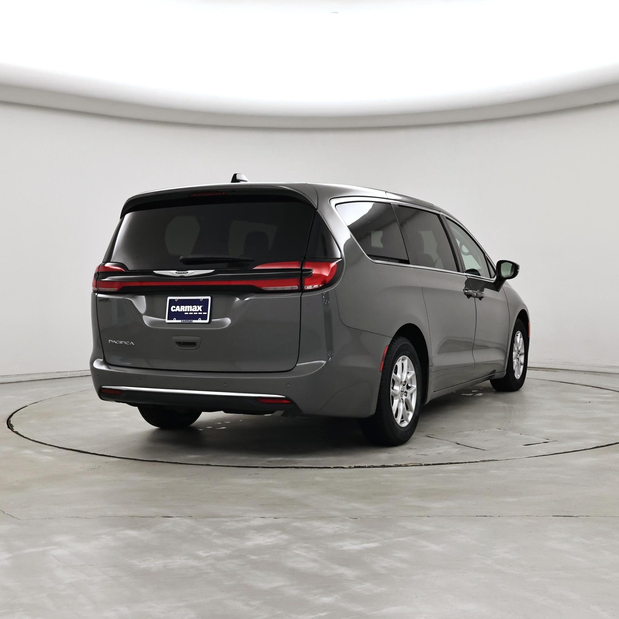 Thumbnail: 2023 Chrysler Pacifica - 8