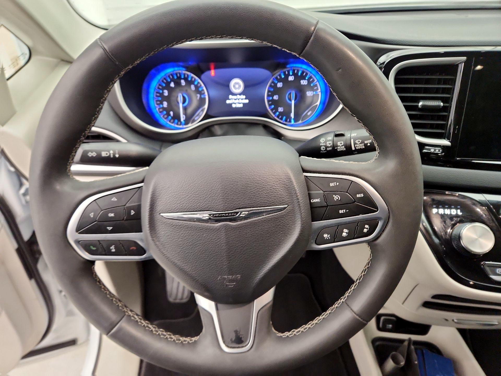 Thumbnail: 2024 Chrysler Pacifica - 10