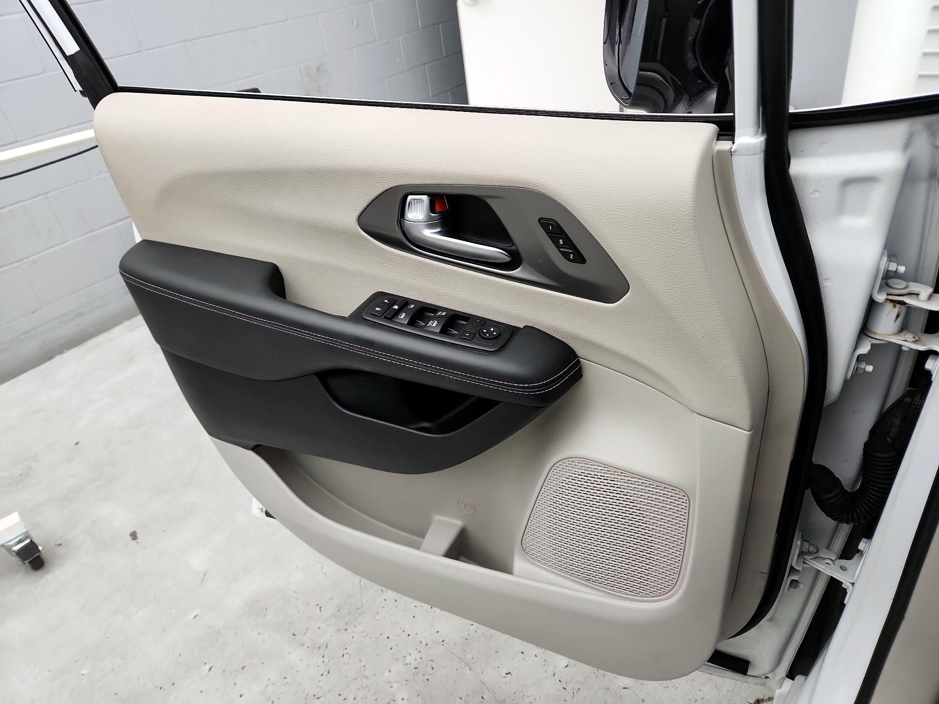 Thumbnail: 2024 Chrysler Pacifica - 12