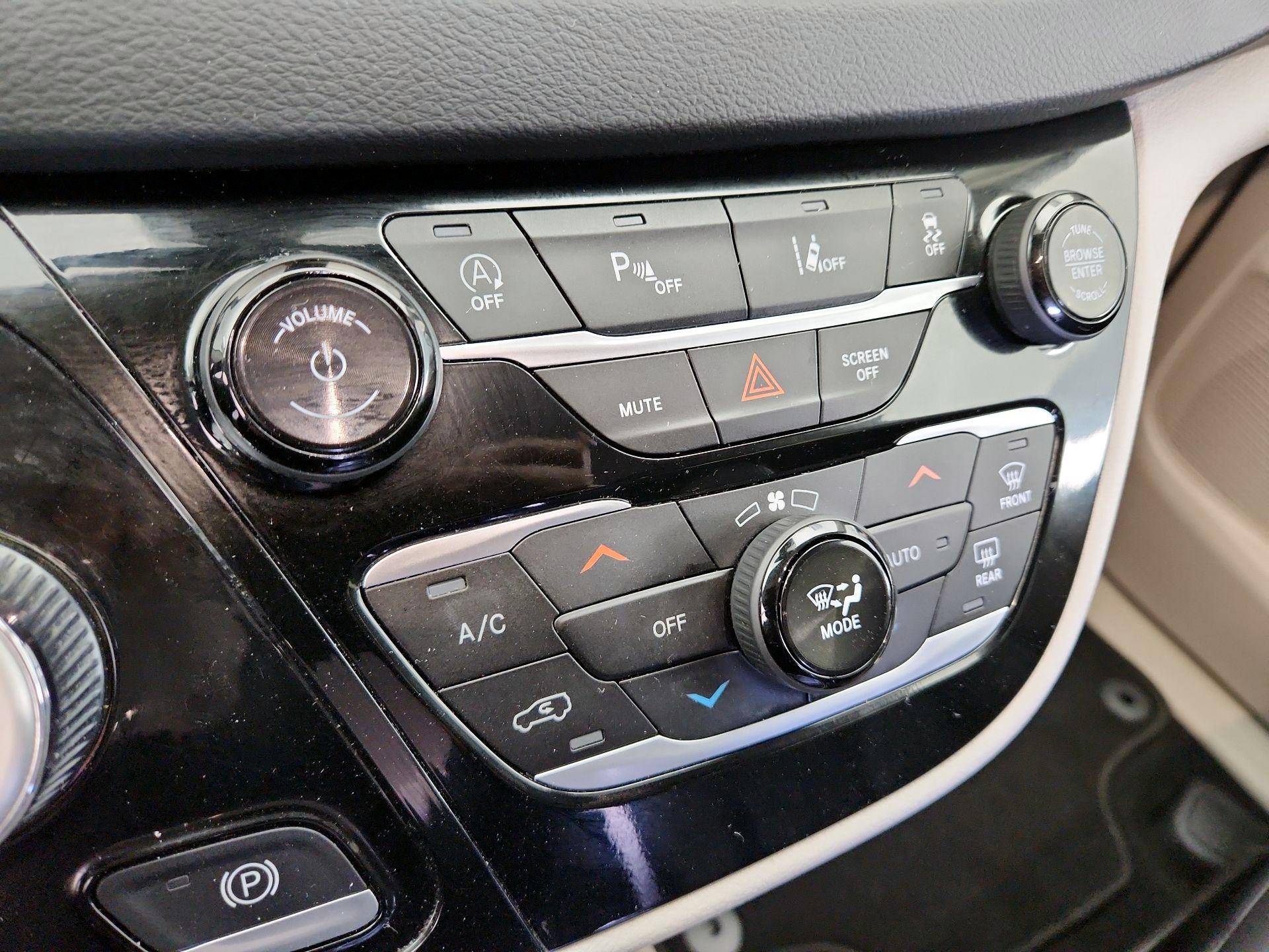 Thumbnail: 2024 Chrysler Pacifica - 16