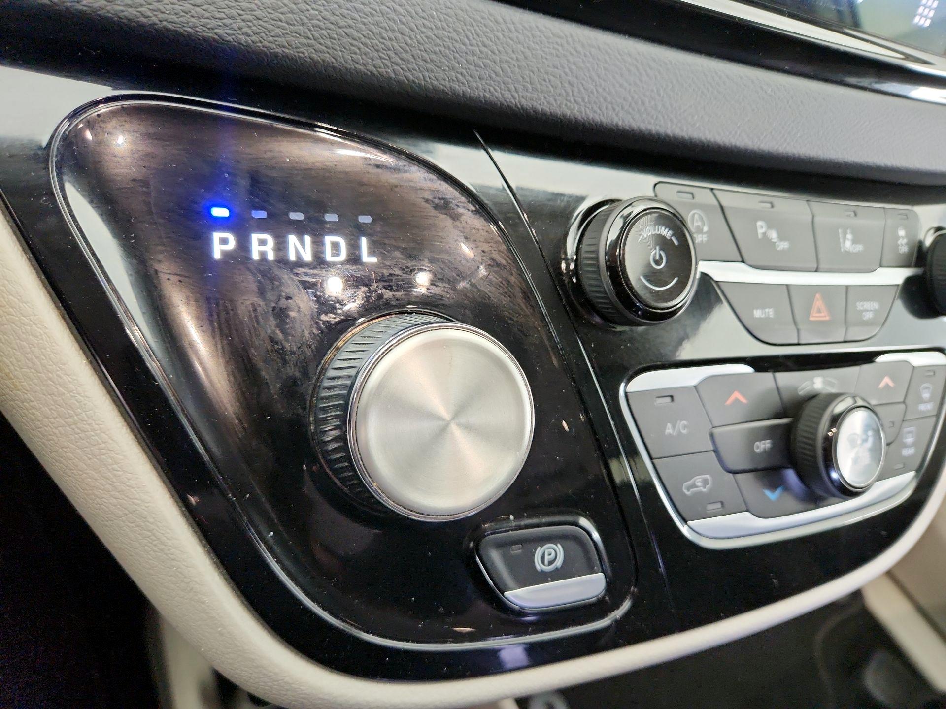 Thumbnail: 2024 Chrysler Pacifica - 17