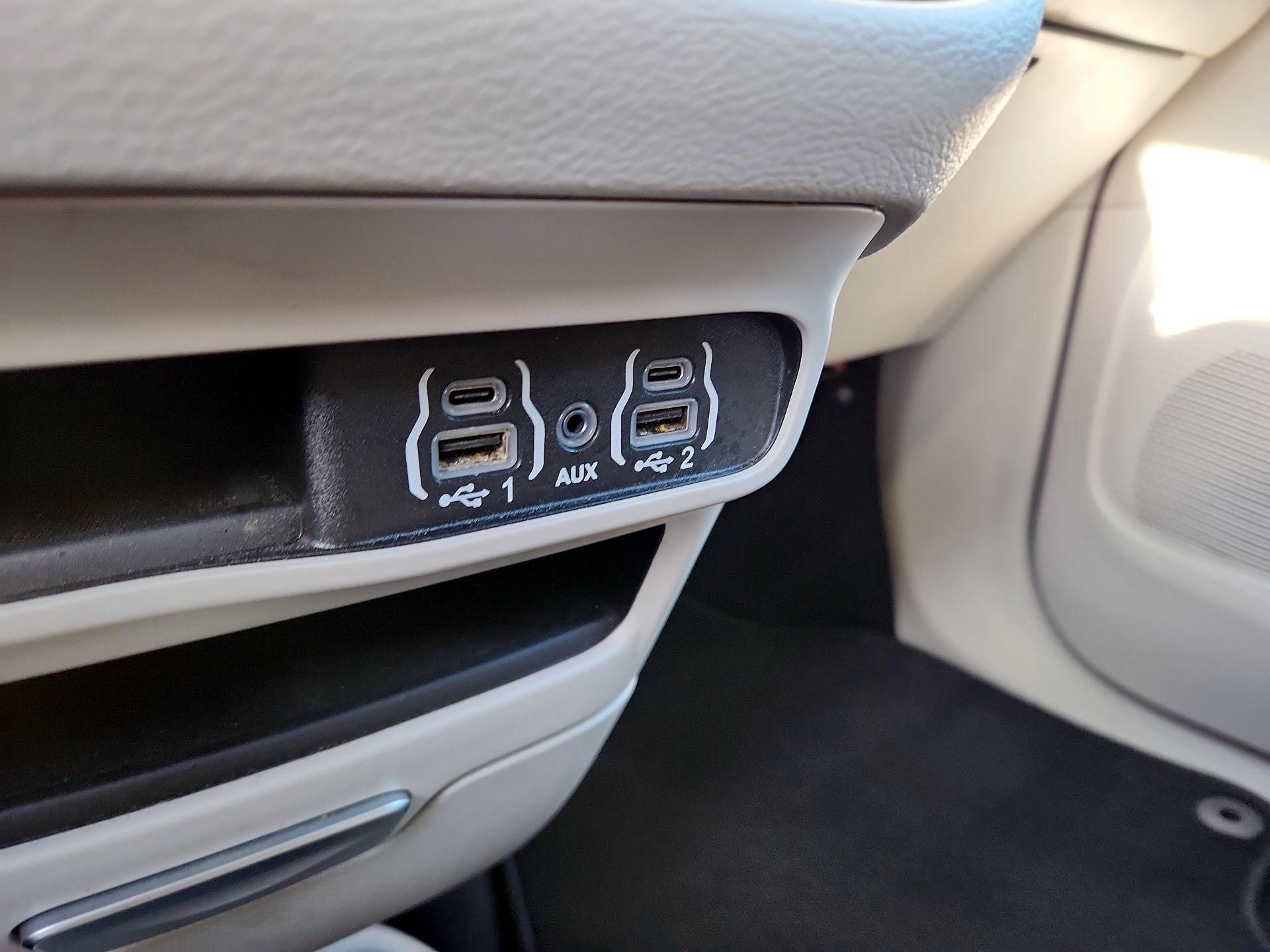 Thumbnail: 2024 Chrysler Pacifica - 18