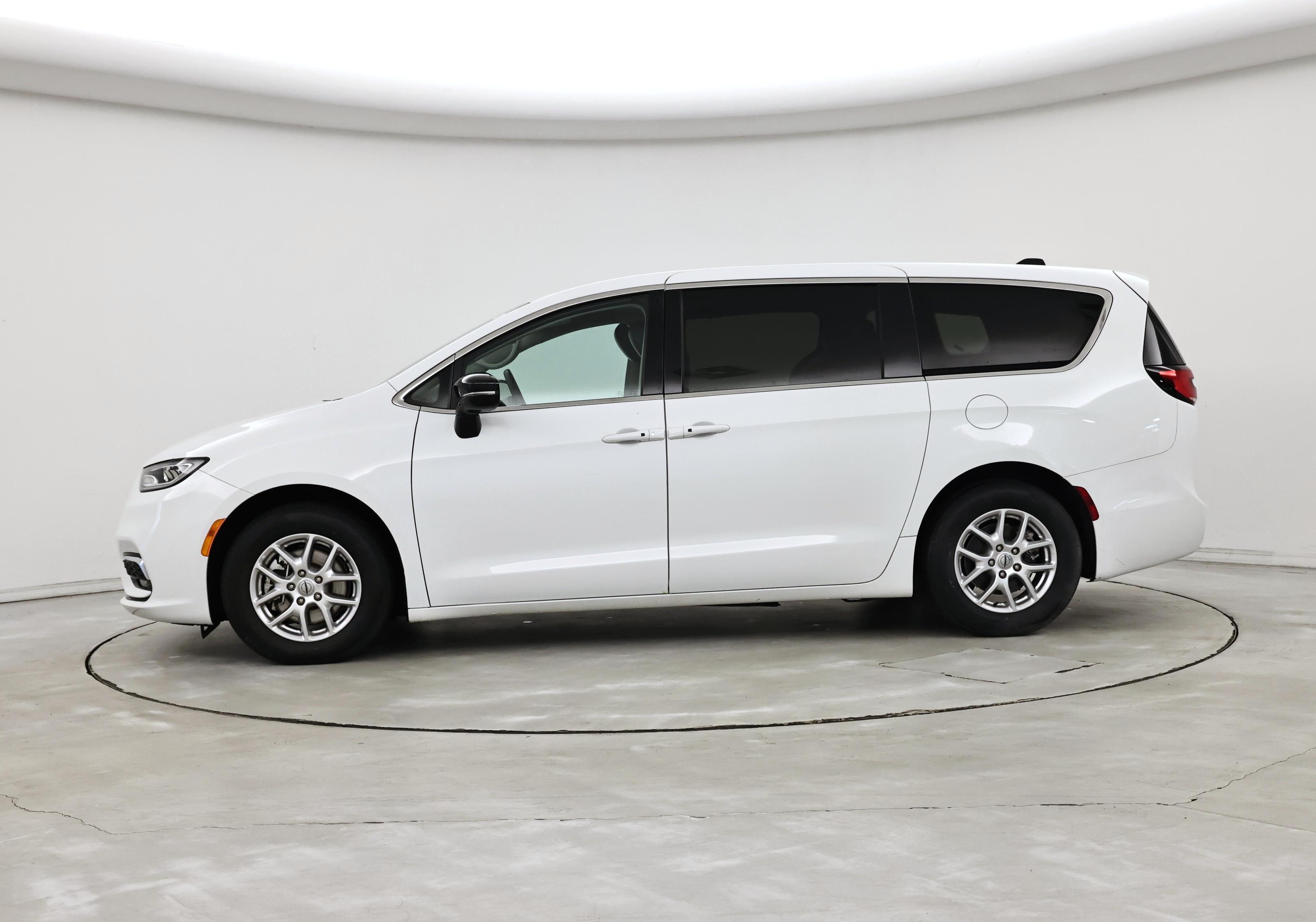 Thumbnail: 2024 Chrysler Pacifica - 3